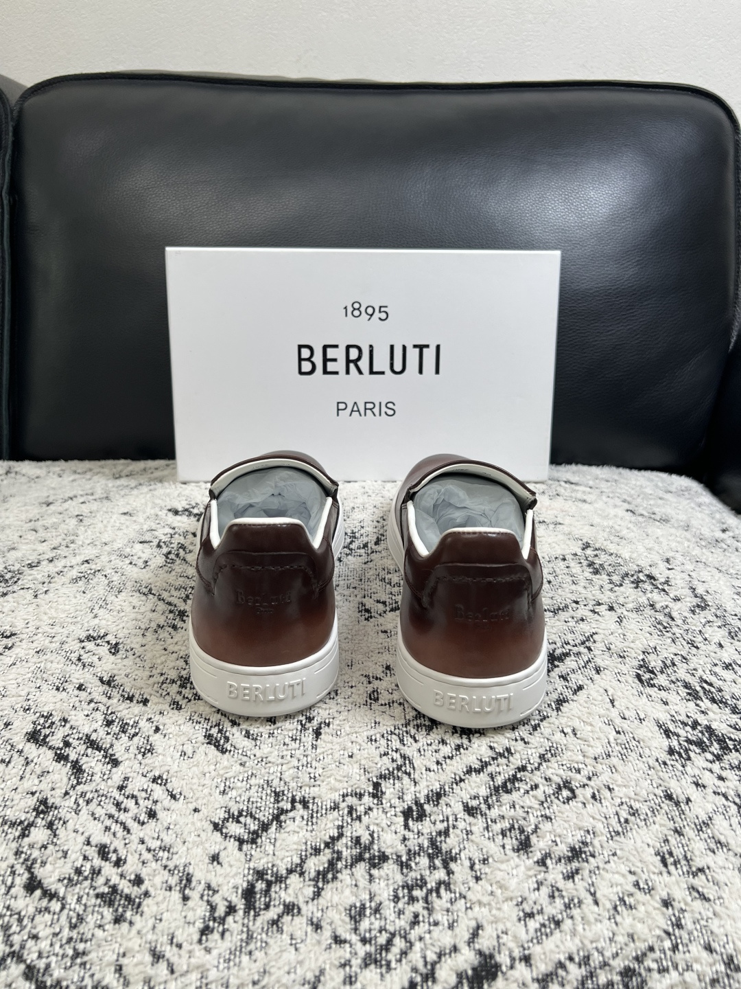 Berluti  高品质  顶级工艺品  布鲁提  拖鞋专柜同步发售原厂配置，意大利进口牛皮面料，全进口水染牛皮里垫，鞋