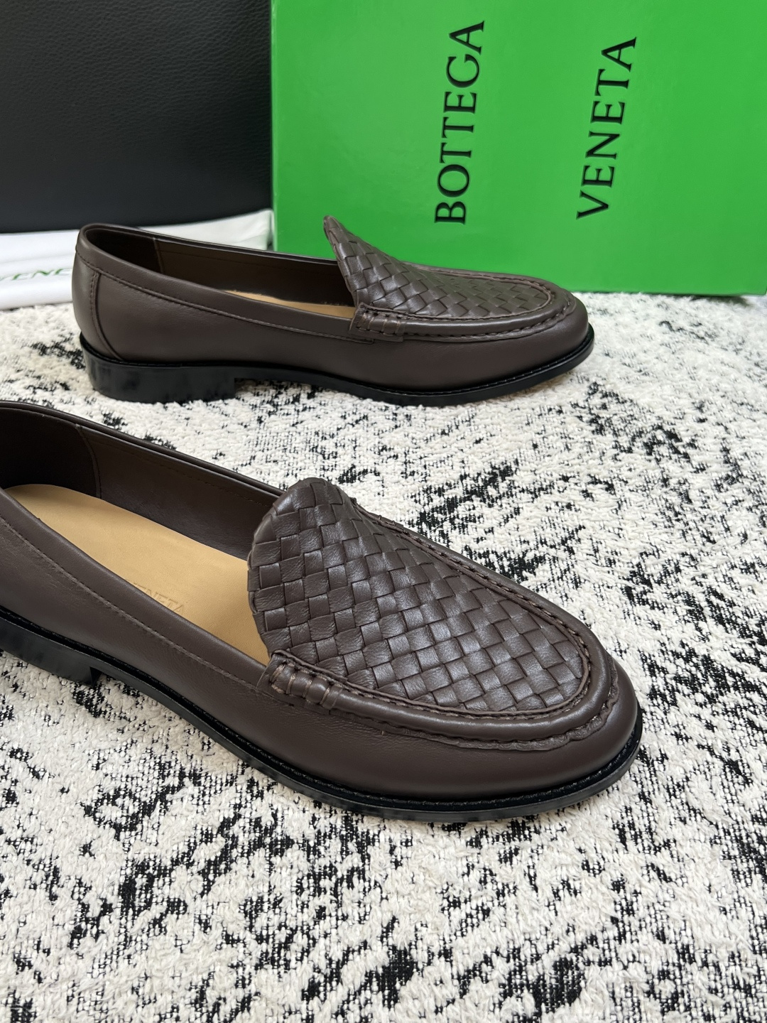 BOTTEGA VENETA 高品质 顶级工艺品 葆蝶家 专柜同步,鞋面意大利进口编织牛皮面料,透气牛皮内里舒 BOTTEGA VENETA 高品质 顶级工艺品 葆蝶家 专柜同步,鞋面意大利进口编织牛皮面料,透气牛皮内里舒