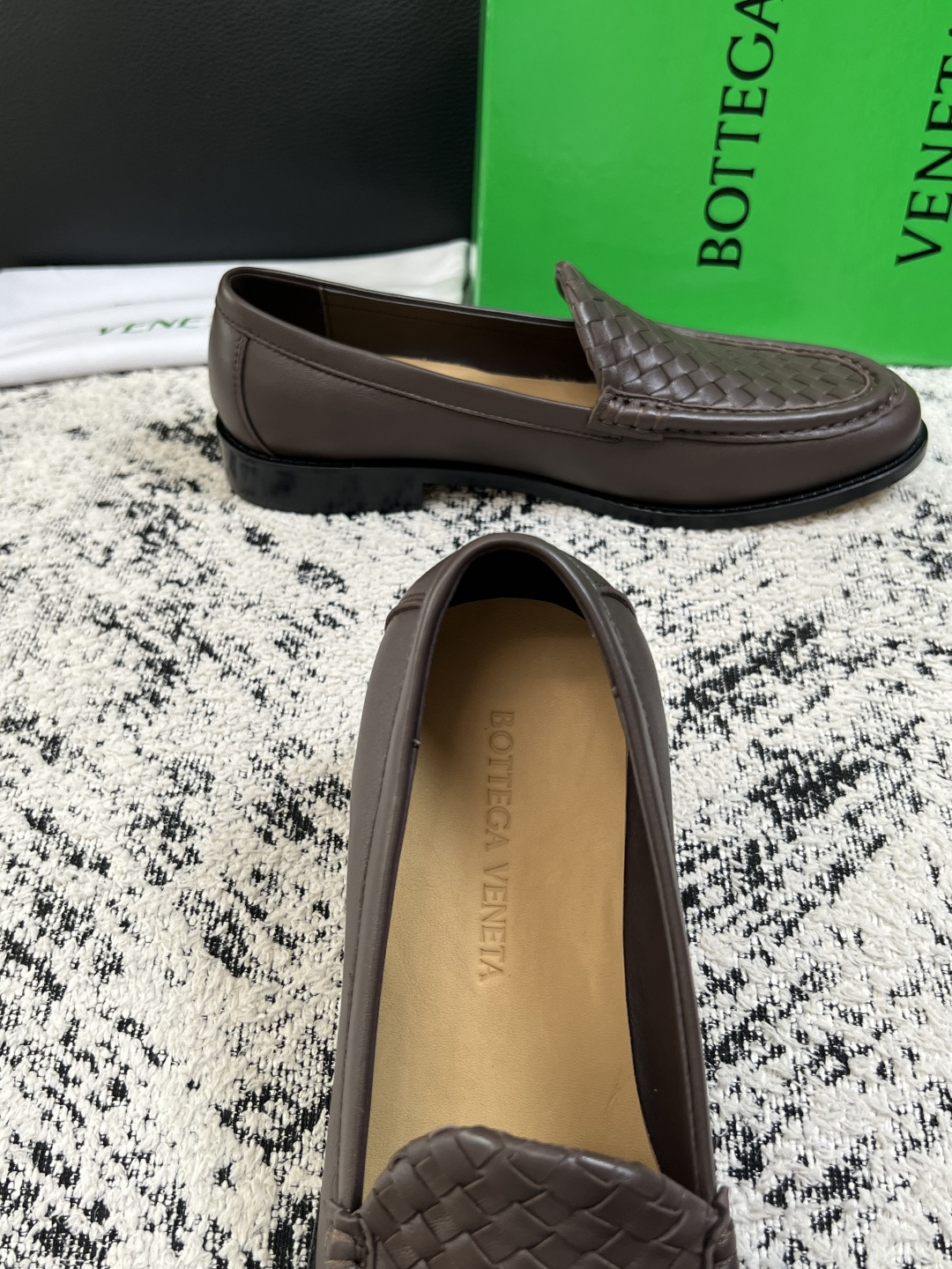 BOTTEGA VENETA 高品质 顶级工艺品 葆蝶家 专柜同步,鞋面意大利进口编织牛皮面料,透气牛皮内里舒 BOTTEGA VENETA 高品质 顶级工艺品 葆蝶家 专柜同步,鞋面意大利进口编织牛皮面料,透气牛皮内里舒