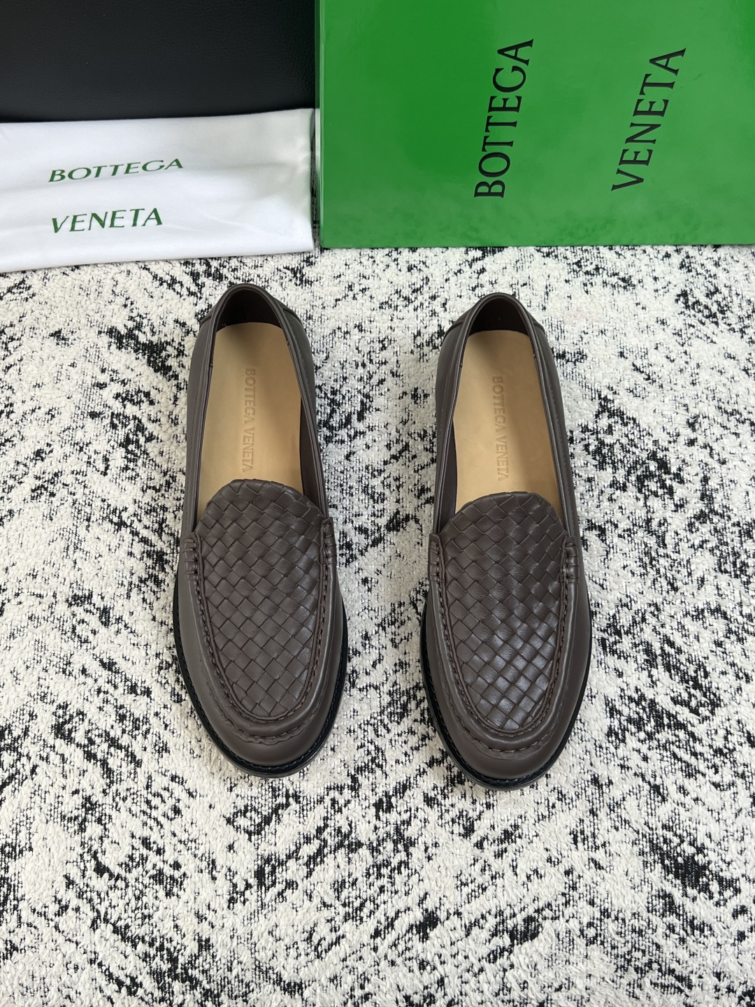 BOTTEGA VENETA 高品质 顶级工艺品 葆蝶家 专柜同步,鞋面意大利进口编织牛皮面料,透气牛皮内里舒 BOTTEGA VENETA 高品质 顶级工艺品 葆蝶家 专柜同步,鞋面意大利进口编织牛皮面料,透气牛皮内里舒