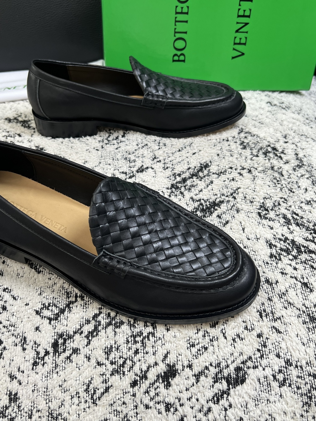 BOTTEGA  VENETA  高品质  顶级工艺品   葆蝶家 专柜同步，鞋面意大利进口编织牛皮面料，透气牛皮内里舒