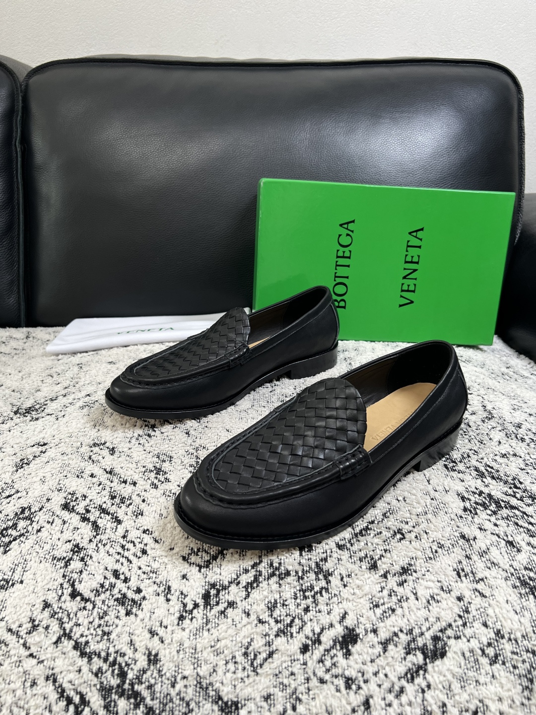 BOTTEGA  VENETA  高品质  顶级工艺品   葆蝶家 专柜同步，鞋面意大利进口编织牛皮面料，透气牛皮内里舒