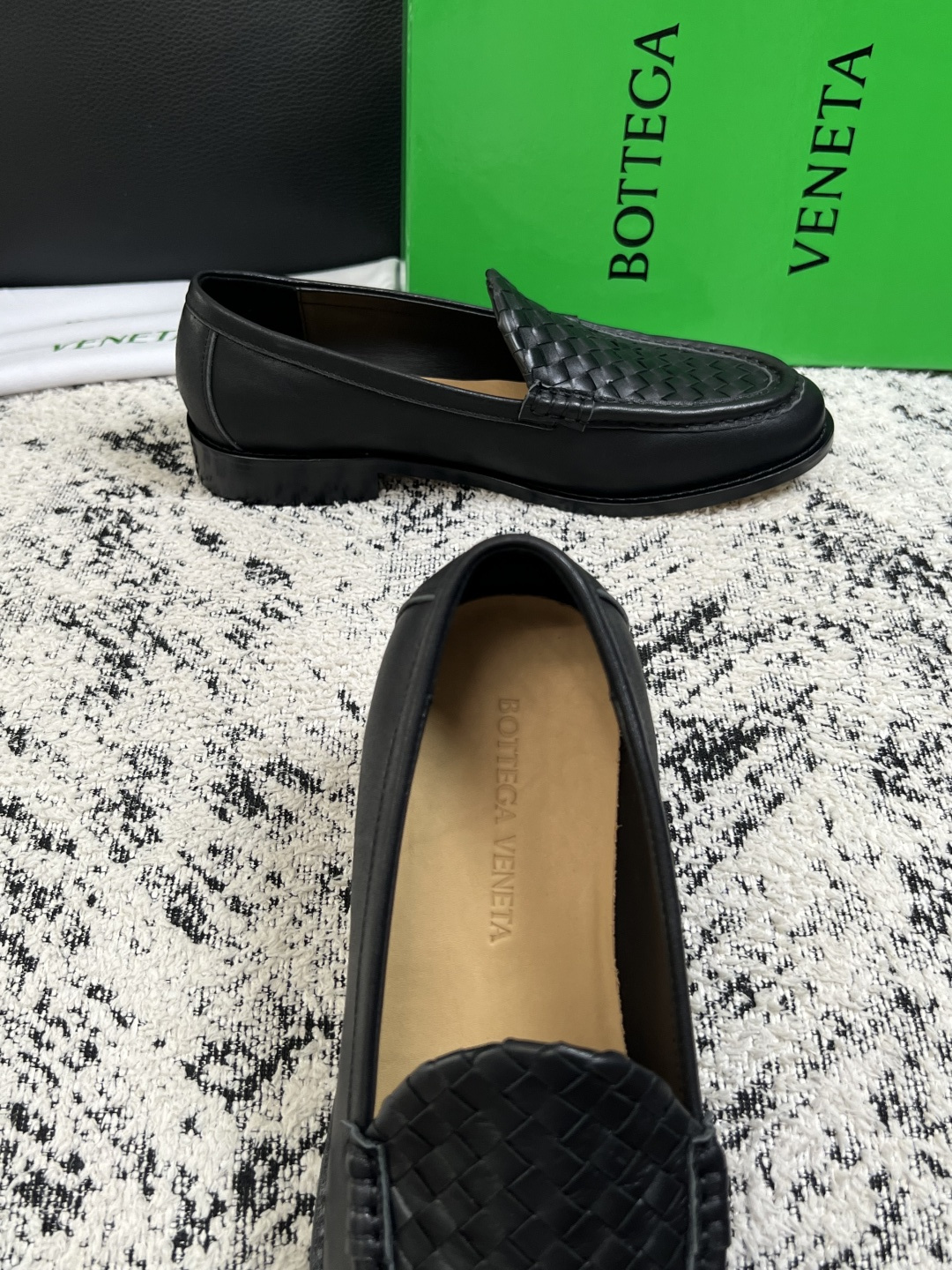 BOTTEGA  VENETA  高品质  顶级工艺品   葆蝶家 专柜同步，鞋面意大利进口编织牛皮面料，透气牛皮内里舒