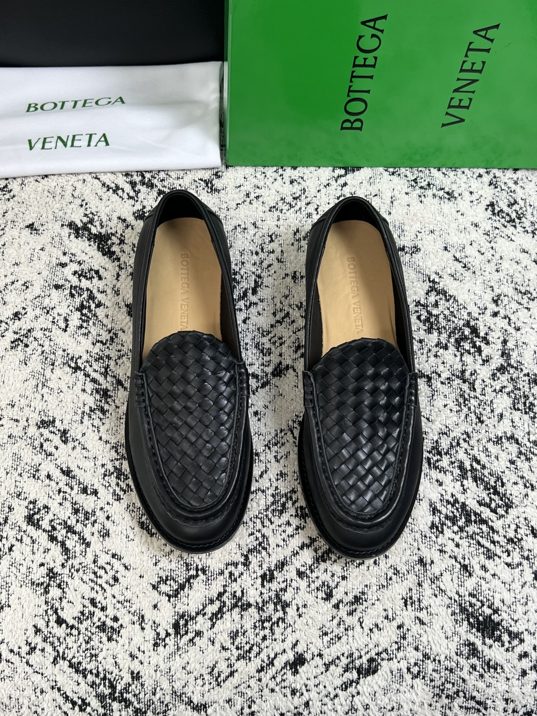 BOTTEGA  VENETA  高品质  顶级工艺品   葆蝶家 专柜同步，鞋面意大利进口编织牛皮面料，透气牛皮内里舒