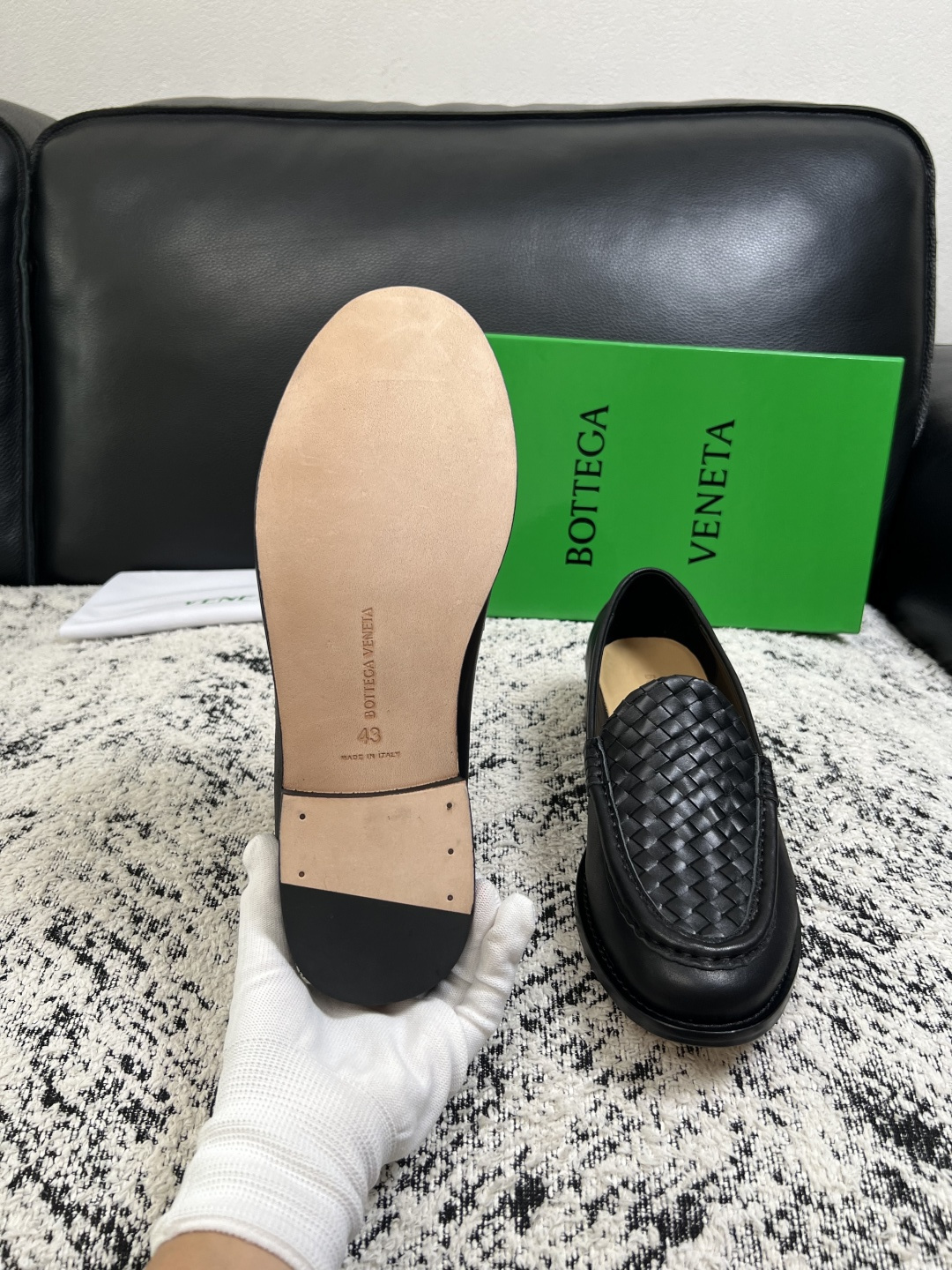BOTTEGA  VENETA  高品质  顶级工艺品   葆蝶家 专柜同步，鞋面意大利进口编织牛皮面料，透气牛皮内里舒