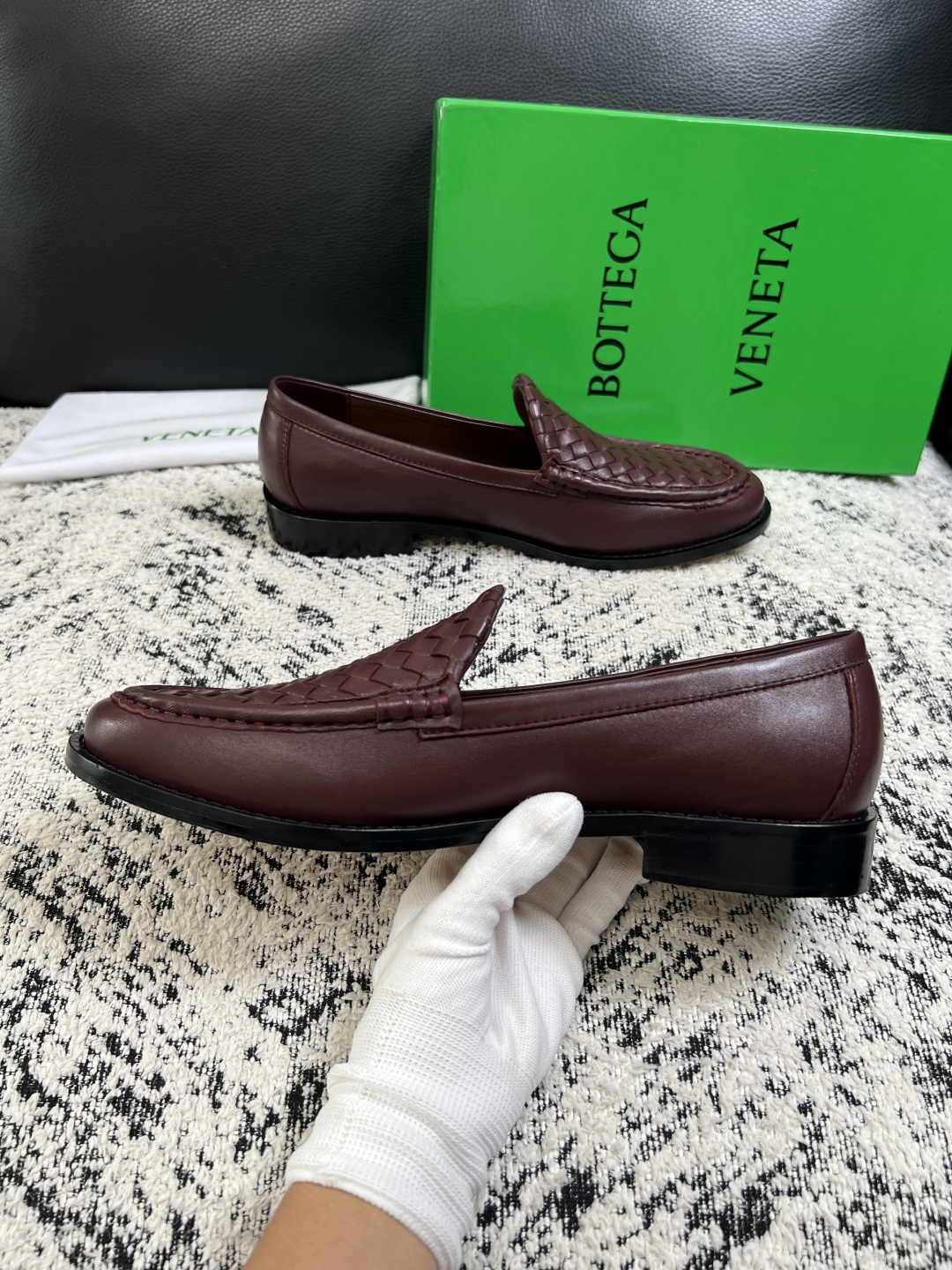 BOTTEGA  VENETA  高品质  顶级工艺品   葆蝶家 专柜同步，鞋面意大利进口编织牛皮面料，透气牛皮内里舒