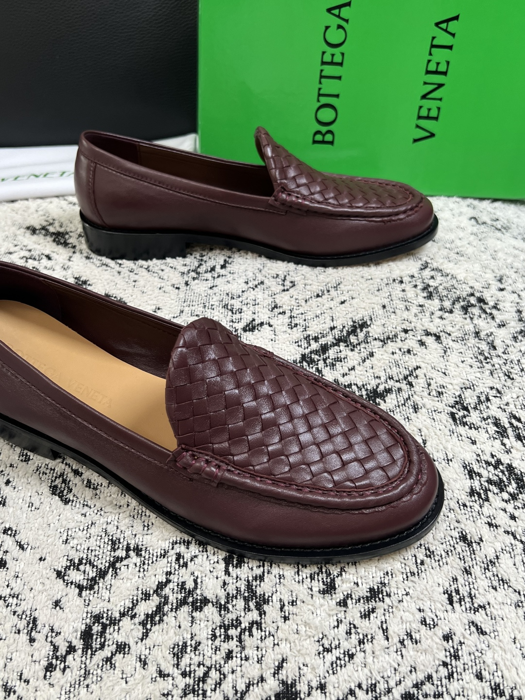 BOTTEGA  VENETA  高品质  顶级工艺品   葆蝶家 专柜同步，鞋面意大利进口编织牛皮面料，透气牛皮内里舒