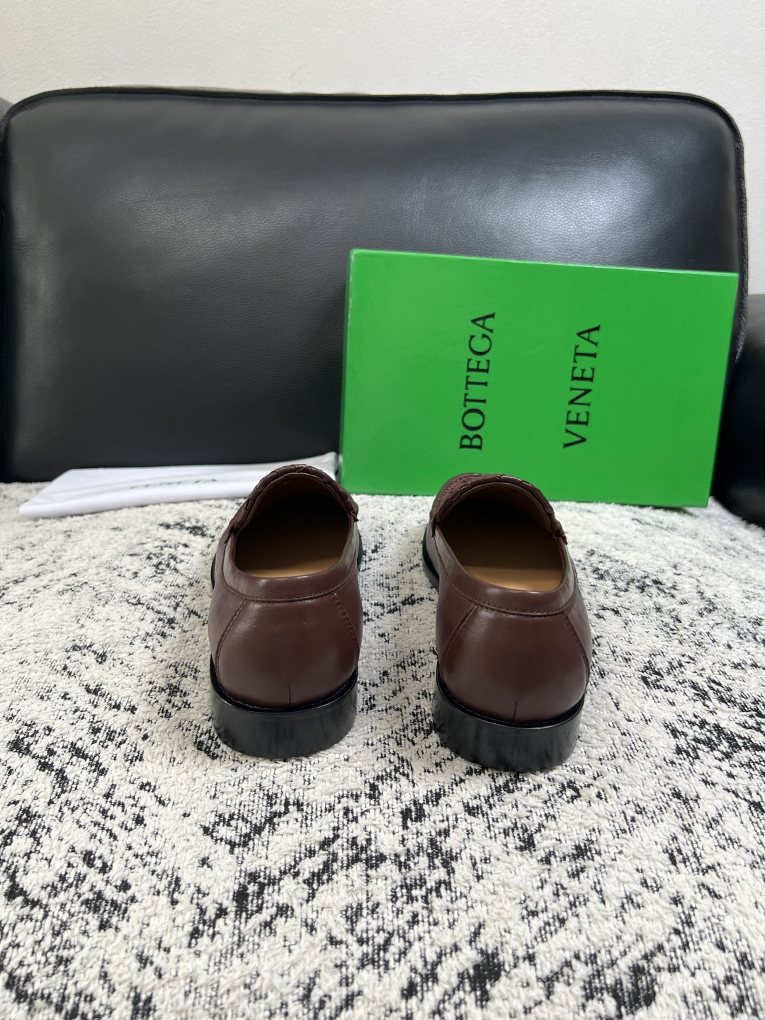BOTTEGA  VENETA  高品质  顶级工艺品   葆蝶家 专柜同步，鞋面意大利进口编织牛皮面料，透气牛皮内里舒