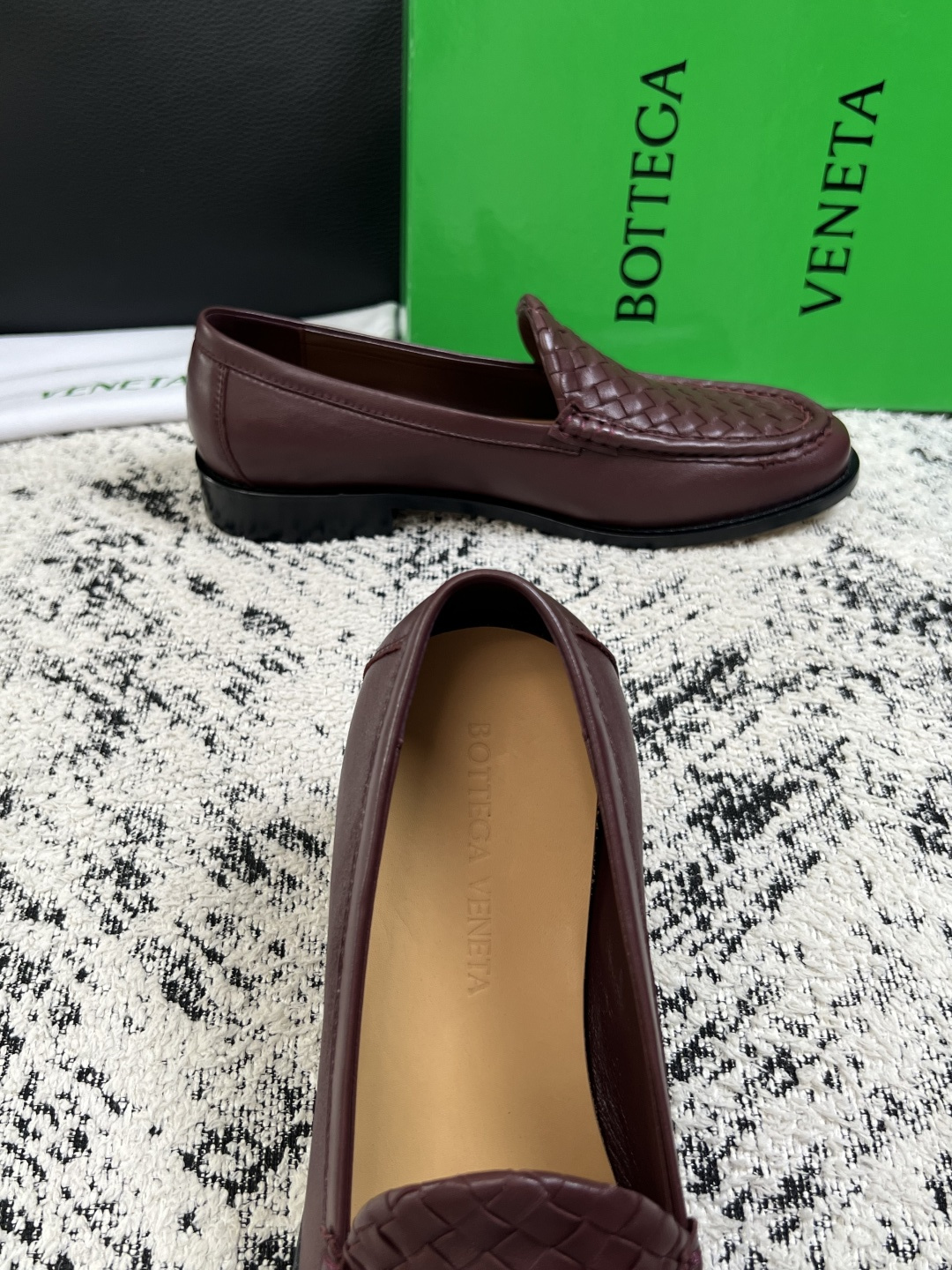 BOTTEGA  VENETA  高品质  顶级工艺品   葆蝶家 专柜同步，鞋面意大利进口编织牛皮面料，透气牛皮内里舒