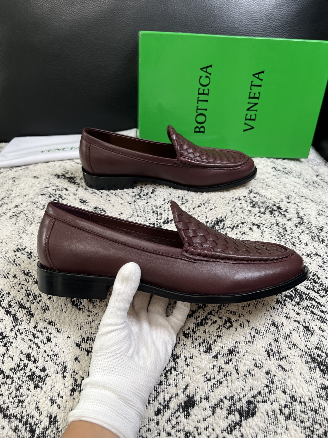 BOTTEGA  VENETA  高品质  顶级工艺品   葆蝶家 专柜同步，鞋面意大利进口编织牛皮面料，透气牛皮内里舒