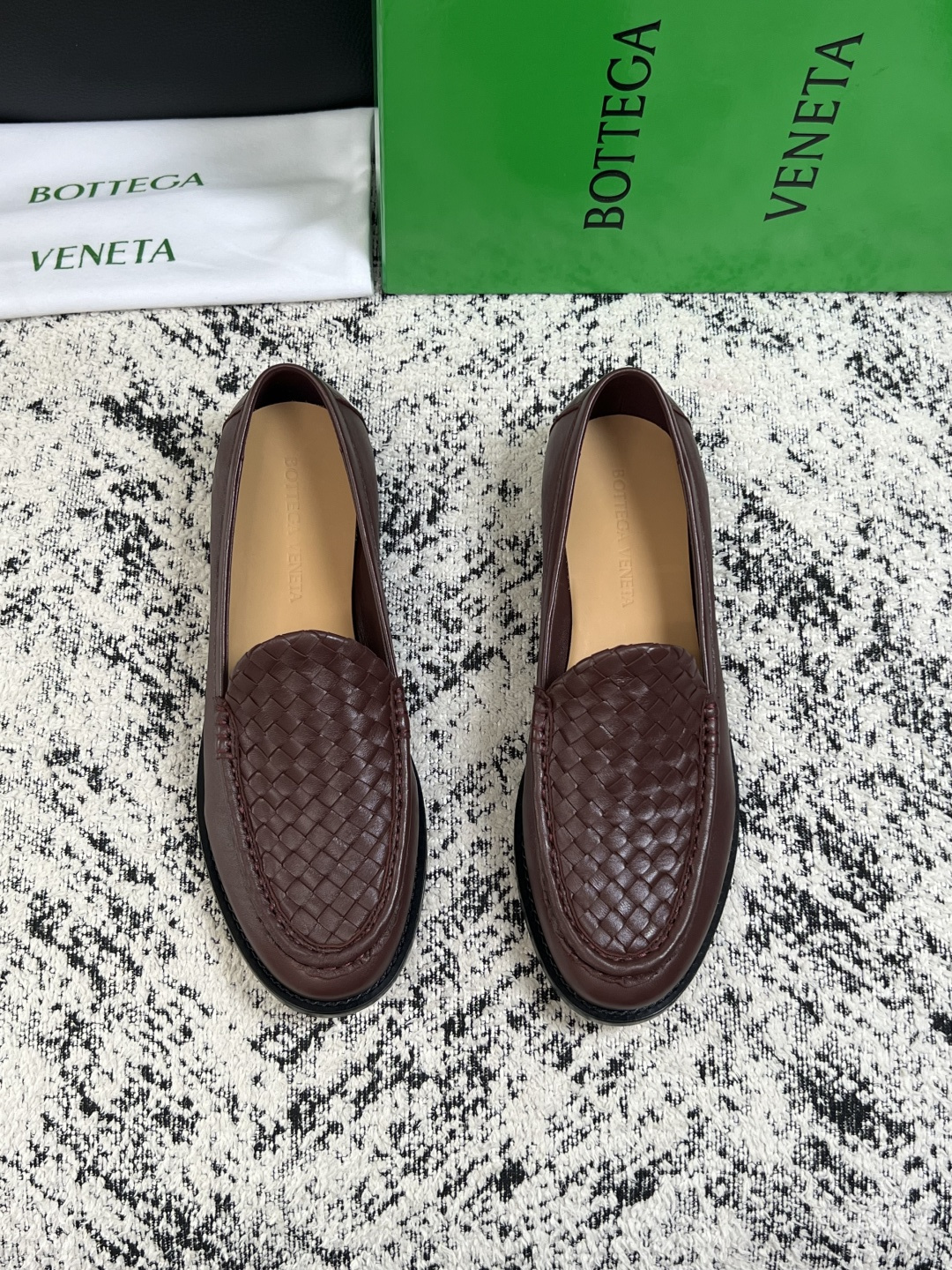BOTTEGA  VENETA  高品质  顶级工艺品   葆蝶家 专柜同步，鞋面意大利进口编织牛皮面料，透气牛皮内里舒