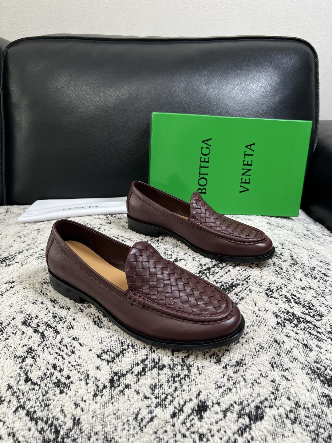 NO:955408,BOTTEGA VENETA high-quality top craftsmanship Bottega Veneta counter synchronization, uppers imported from Italy woven cowhide fabric, breathable cowhide lining comfortable, original soles specially provided by the original factory, exclusive movable molded soles super comfortable, original factory follow-up orders, women's sizes can be customized (men's sizes 39-44 (order 38 45 46 47) 46, 47 plus,, bottega veneta, bottega  veneta,cowhide19860909BOTTEGA VENETA 高品质 顶级工艺品葆蝶家 专柜同步,鞋面意大利进口编织牛皮面料,透气牛皮内里舒适,鞋底原厂特供原版底,独家活动成型底超级舒适,原厂跟单货,可订做女码（男码 39-44（订 38 45 46 47）46,47加,,bottega veneta,bottega veneta,cowhide,Men's shoes
