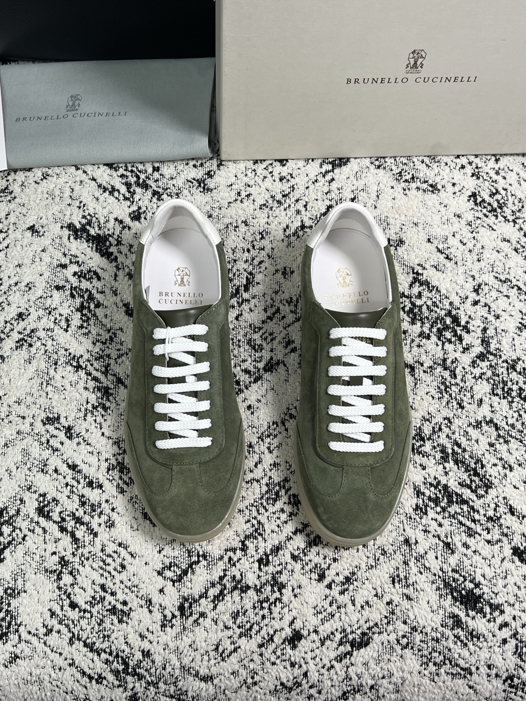 Brunello Cucinelli  高品质 顶级工艺品  BC  专柜同步原厂配置，意大利进口牛皮面料牛内里垫，高品
