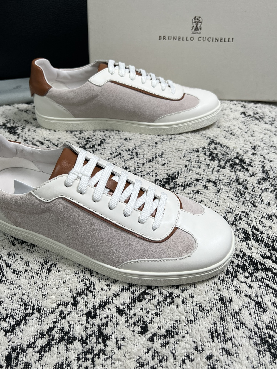 Brunello Cucinelli  高品质 顶级工艺品  BC  专柜同步原厂配置，意大利进口牛皮面料牛内里垫，高品