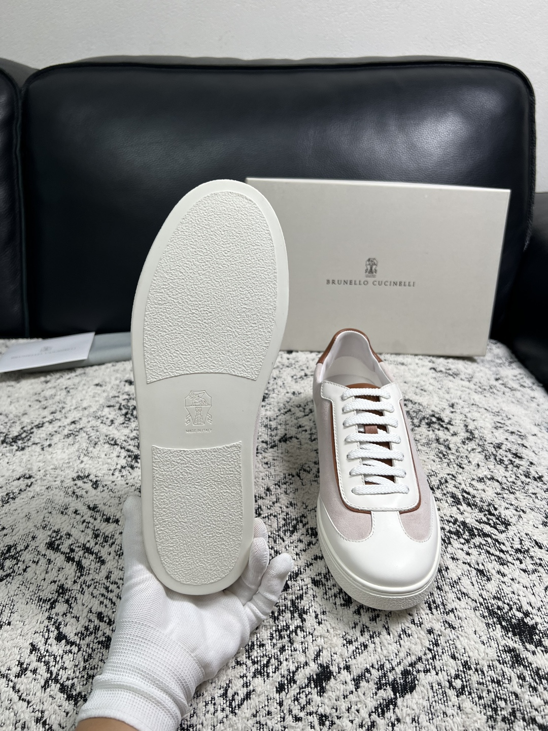 Brunello Cucinelli  高品质 顶级工艺品  BC  专柜同步原厂配置，意大利进口牛皮面料牛内里垫，高品