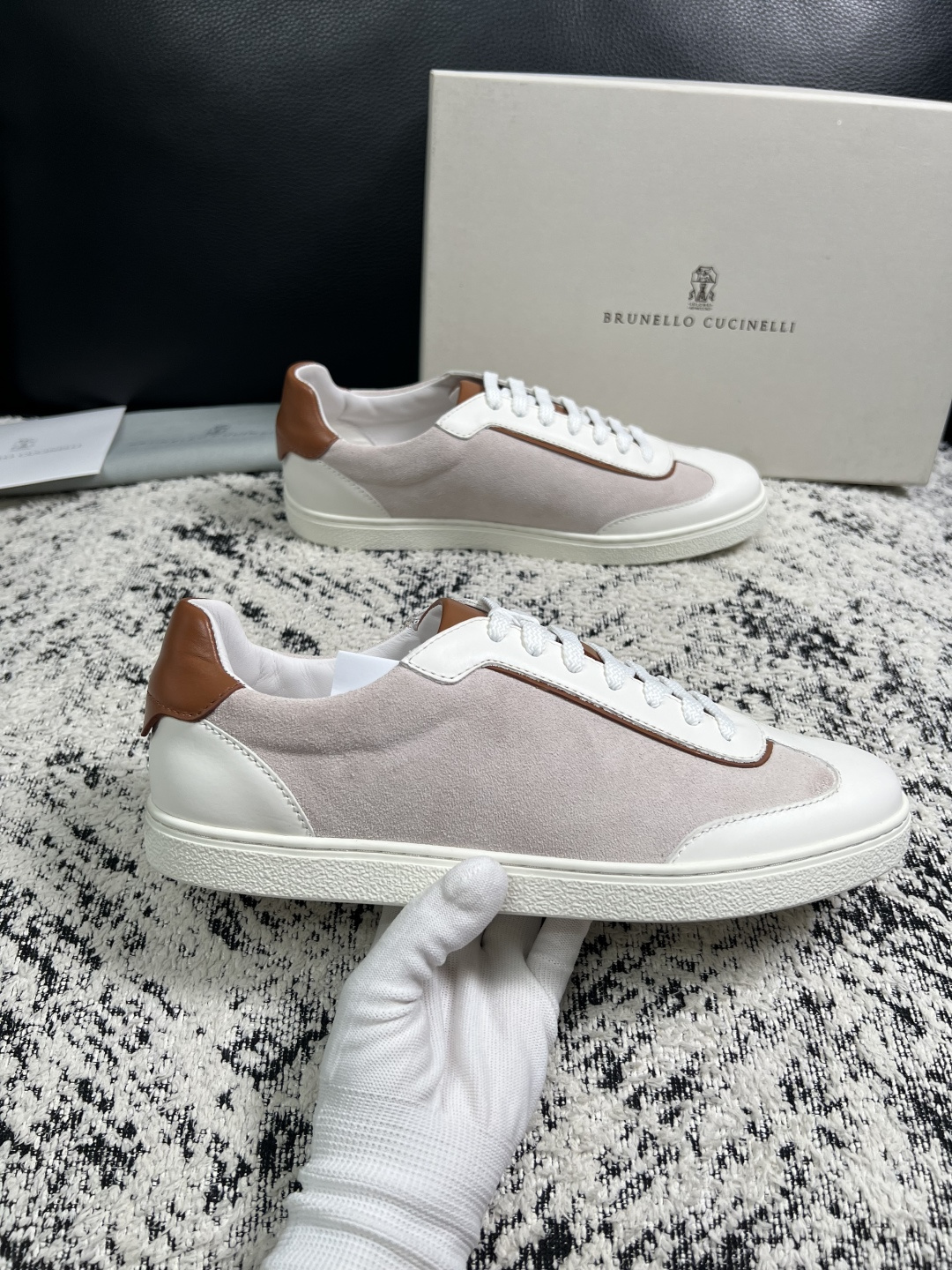 Brunello Cucinelli  高品质 顶级工艺品  BC  专柜同步原厂配置，意大利进口牛皮面料牛内里垫，高品