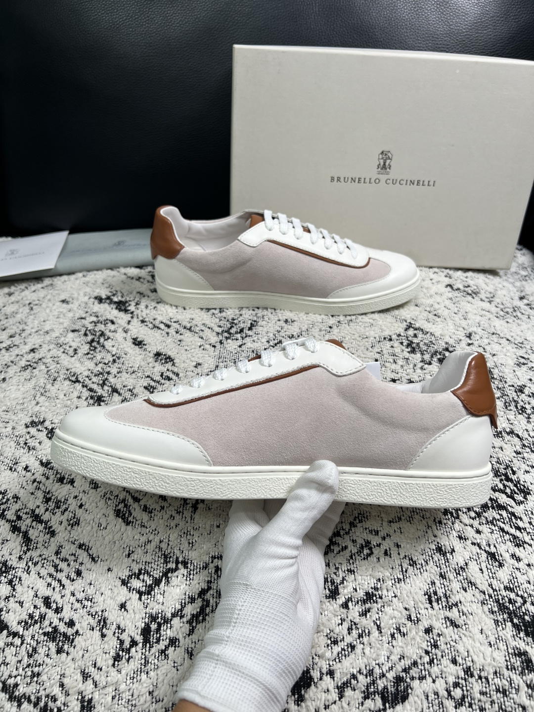 Brunello Cucinelli  高品质 顶级工艺品  BC  专柜同步原厂配置，意大利进口牛皮面料牛内里垫，高品