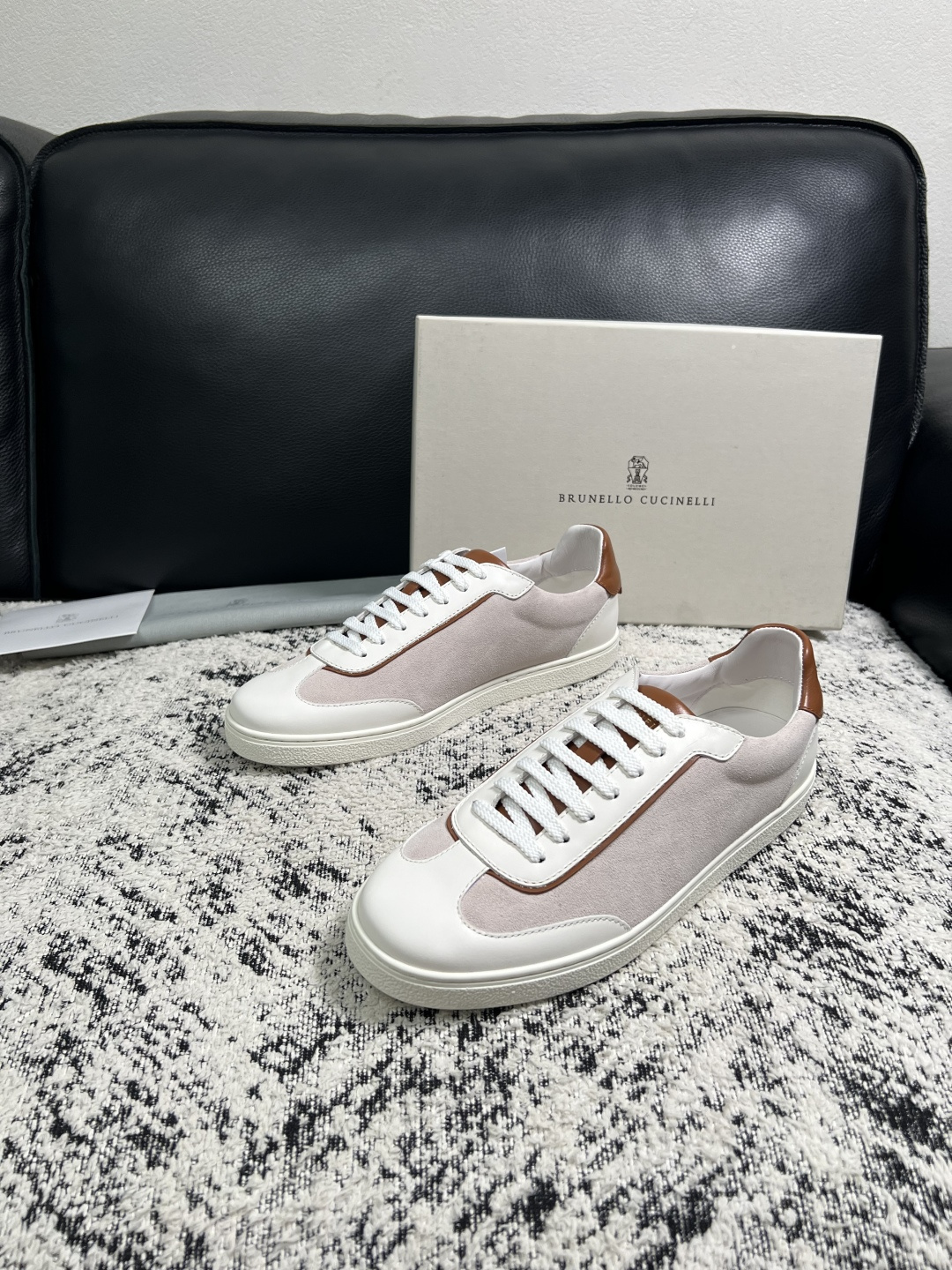 Brunello Cucinelli  高品质 顶级工艺品  BC  专柜同步原厂配置，意大利进口牛皮面料牛内里垫，高品