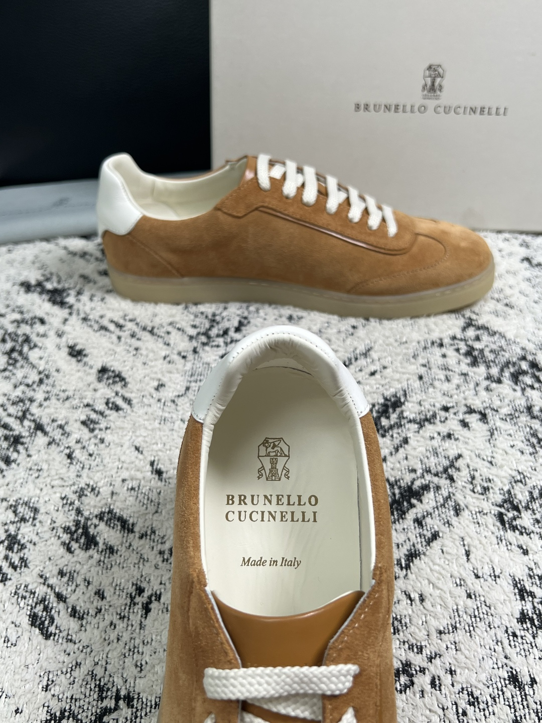 Brunello Cucinelli  高品质 顶级工艺品  BC  专柜同步原厂配置，意大利进口牛皮面料牛内里垫，高品