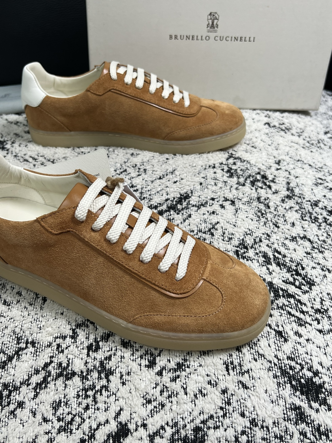 Brunello Cucinelli  高品质 顶级工艺品  BC  专柜同步原厂配置，意大利进口牛皮面料牛内里垫，高品