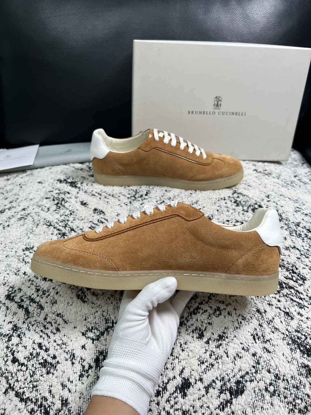 Brunello Cucinelli  高品质 顶级工艺品  BC  专柜同步原厂配置，意大利进口牛皮面料牛内里垫，高品