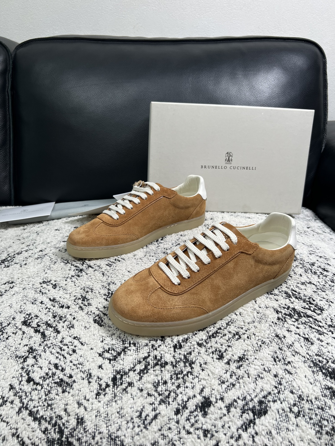 Brunello Cucinelli  高品质 顶级工艺品  BC  专柜同步原厂配置，意大利进口牛皮面料牛内里垫，高品