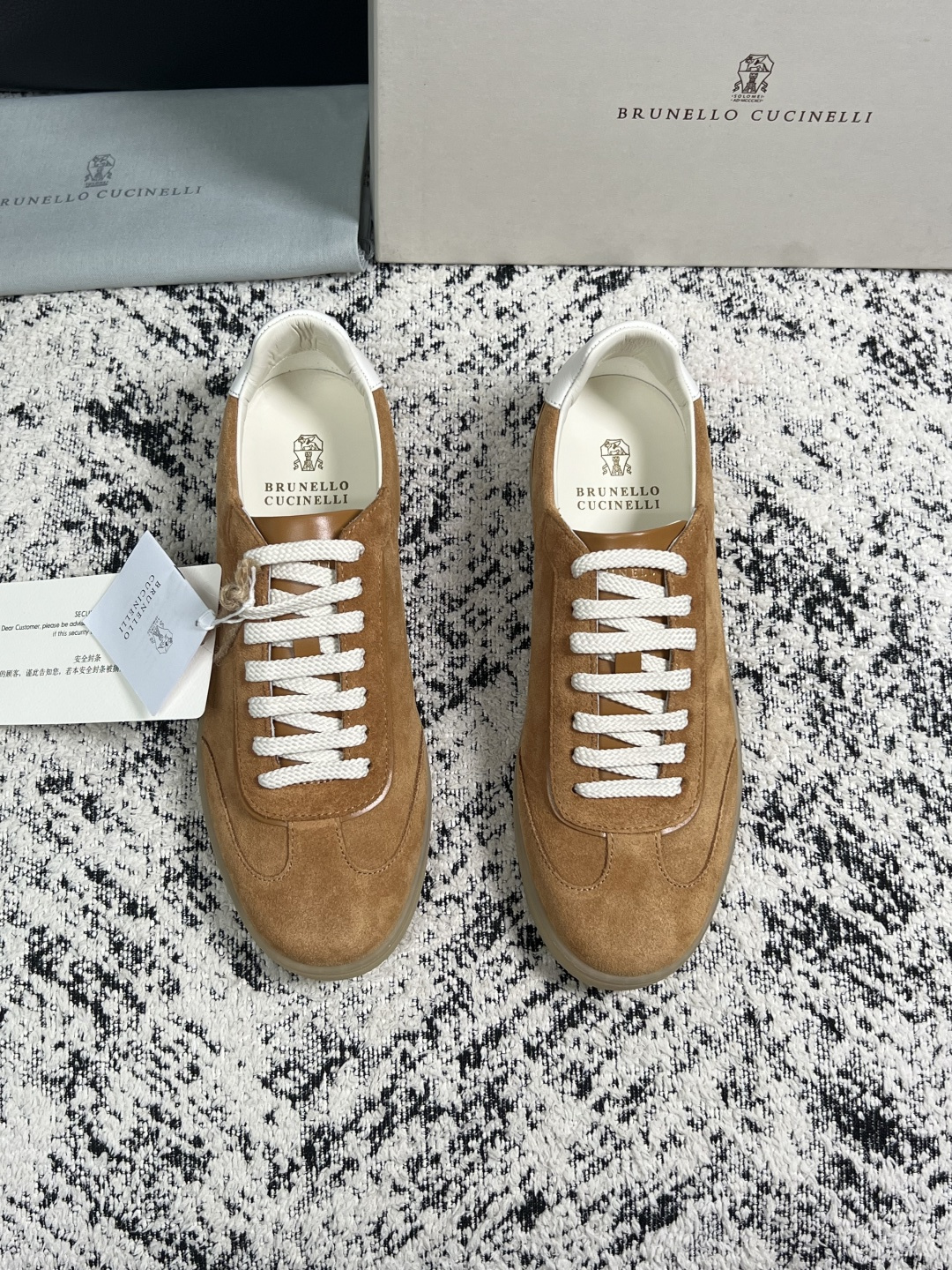 Brunello Cucinelli  高品质 顶级工艺品  BC  专柜同步原厂配置，意大利进口牛皮面料牛内里垫，高品