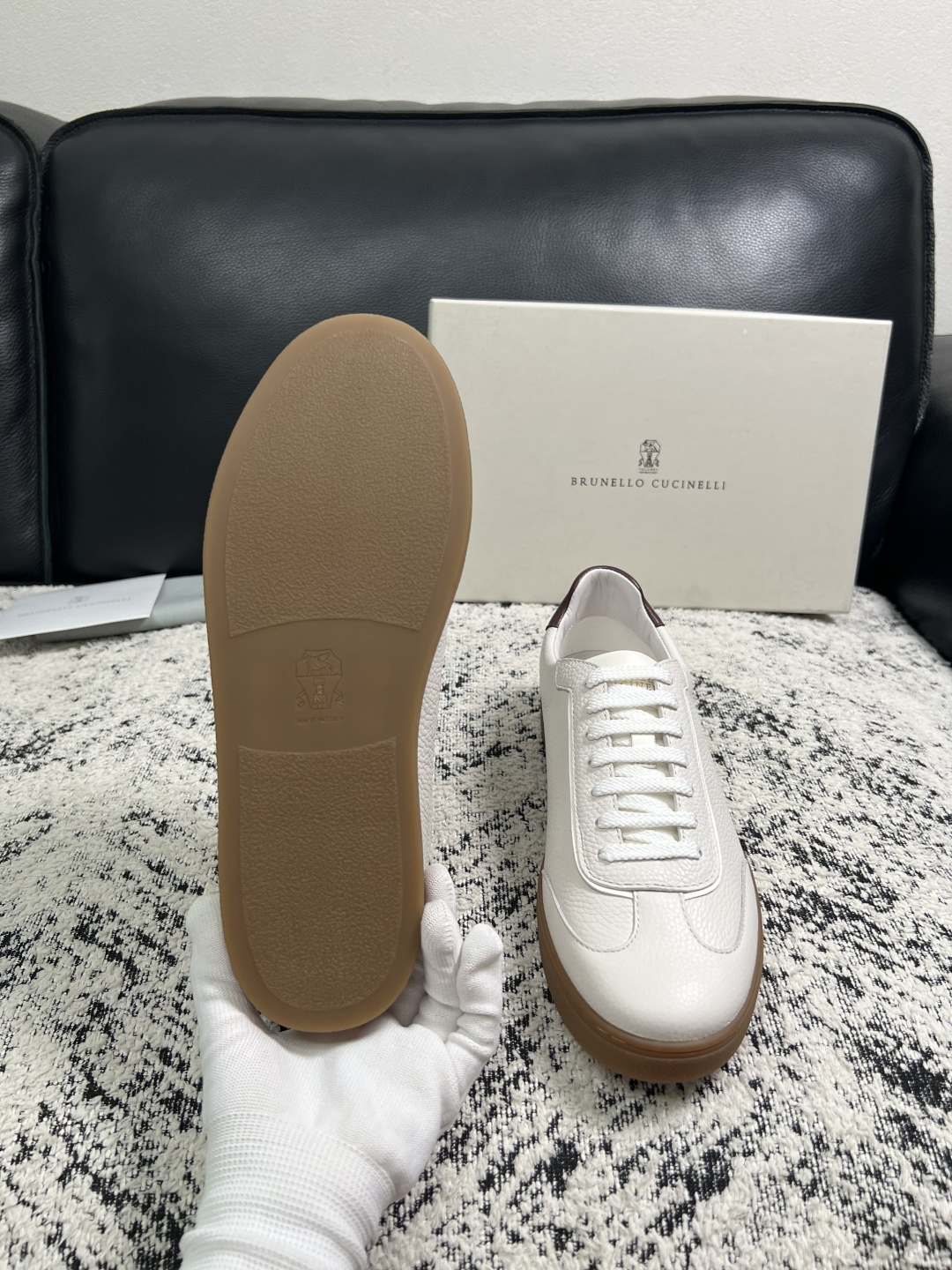 Brunello Cucinelli  高品质 顶级工艺品  BC  专柜同步原厂配置，意大利进口牛皮面料牛内里垫，高品