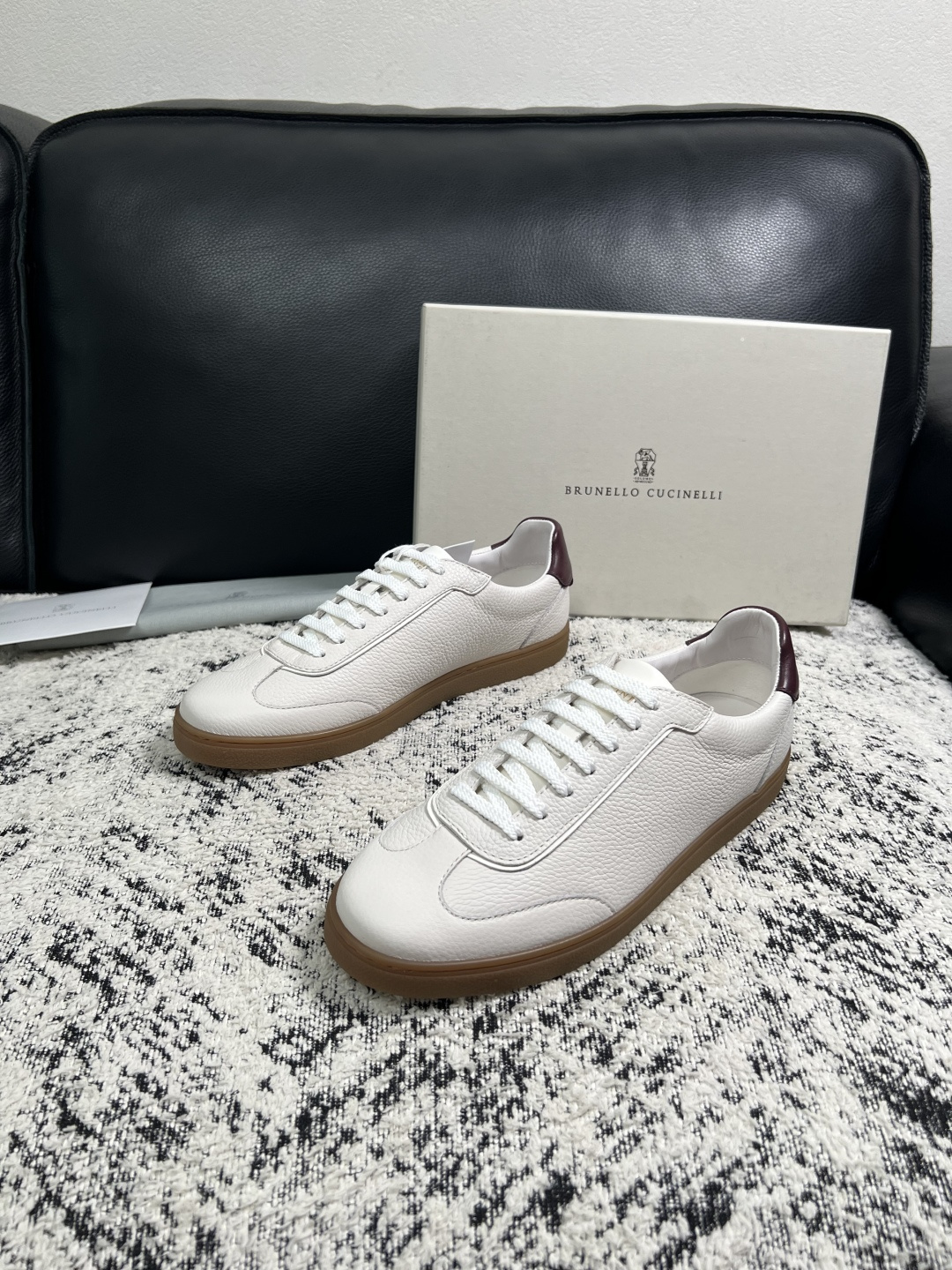 Brunello Cucinelli  高品质 顶级工艺品  BC  专柜同步原厂配置，意大利进口牛皮面料牛内里垫，高品