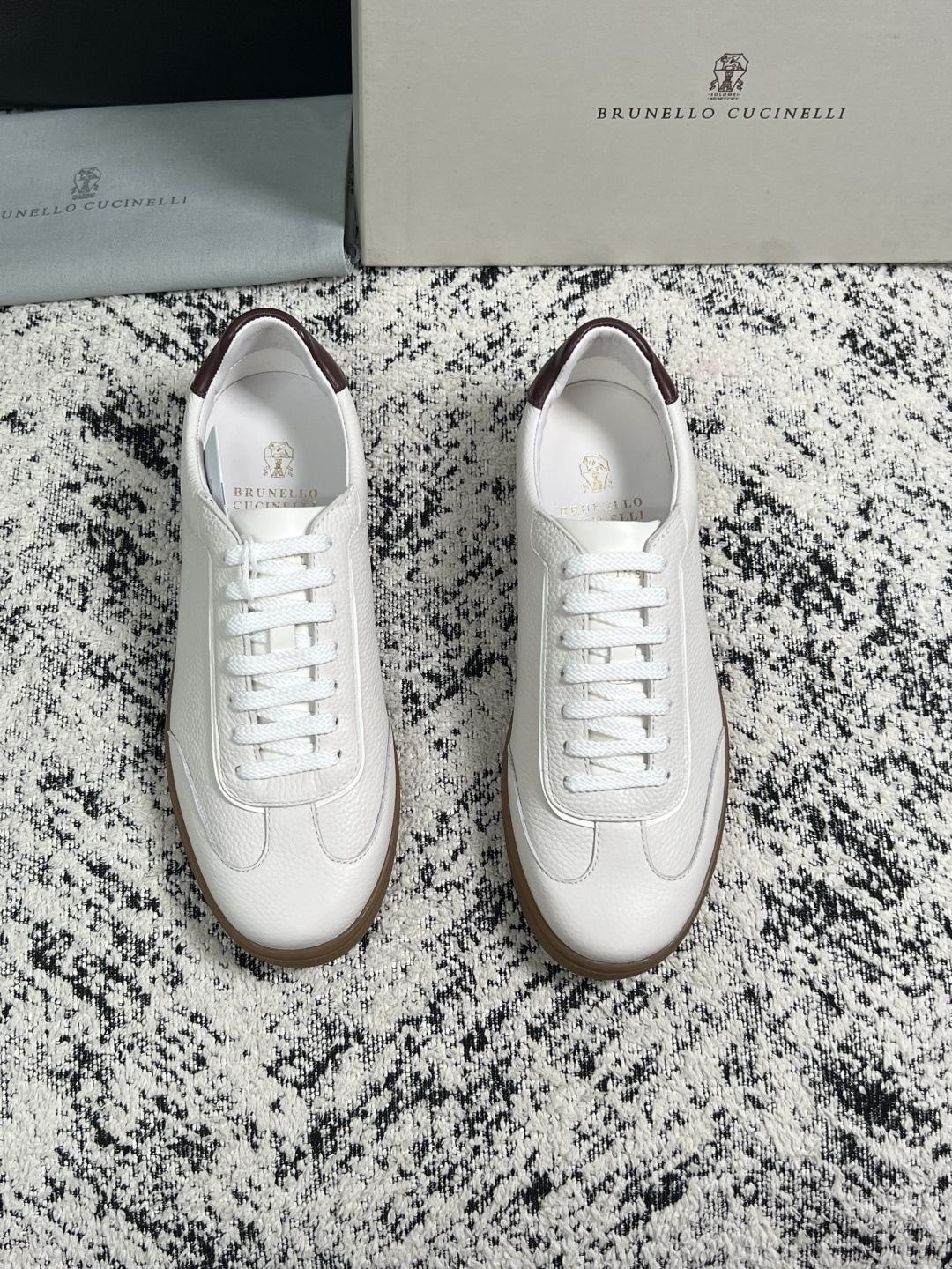 Brunello Cucinelli  高品质 顶级工艺品  BC  专柜同步原厂配置，意大利进口牛皮面料牛内里垫，高品