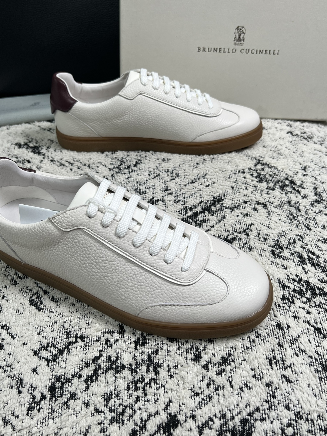Brunello Cucinelli  高品质 顶级工艺品  BC  专柜同步原厂配置，意大利进口牛皮面料牛内里垫，高品