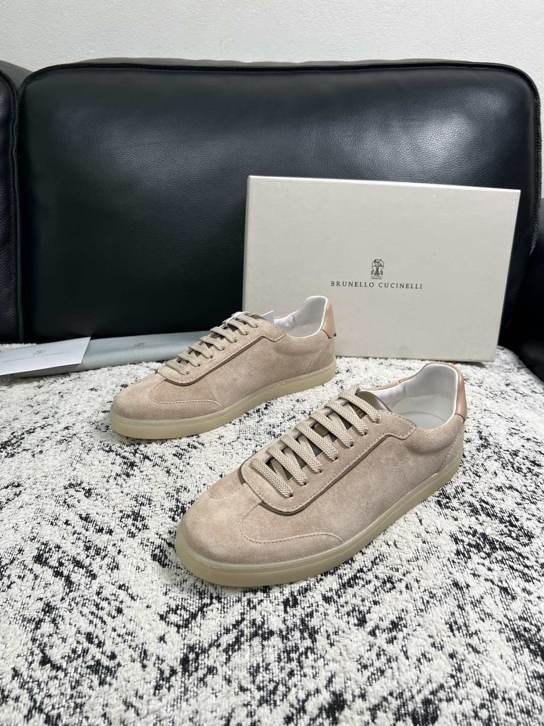 Brunello Cucinelli  高品质 顶级工艺品  BC  专柜同步原厂配置，意大利进口牛皮面料牛内里垫，高品
