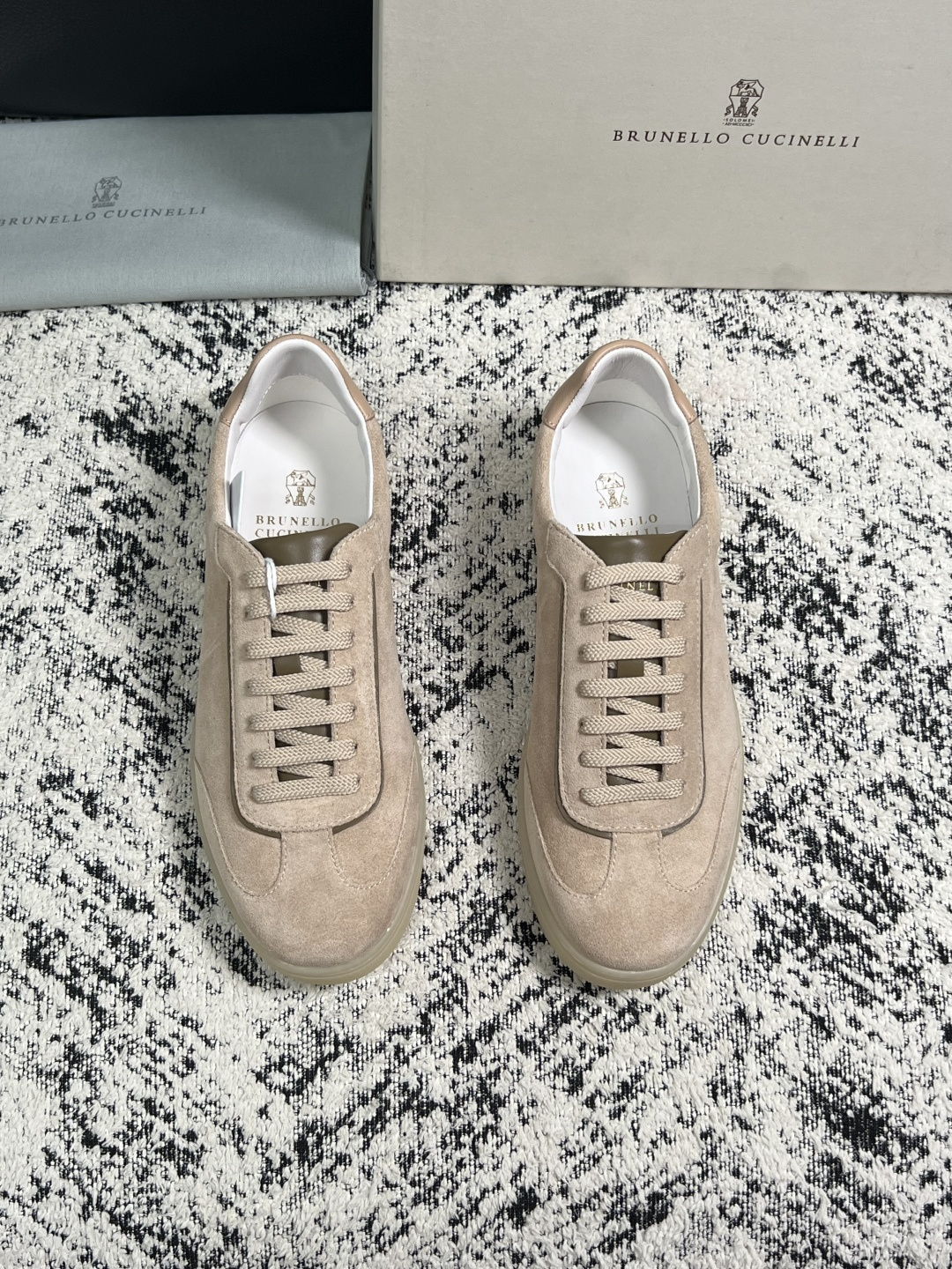 Brunello Cucinelli  高品质 顶级工艺品  BC  专柜同步原厂配置，意大利进口牛皮面料牛内里垫，高品