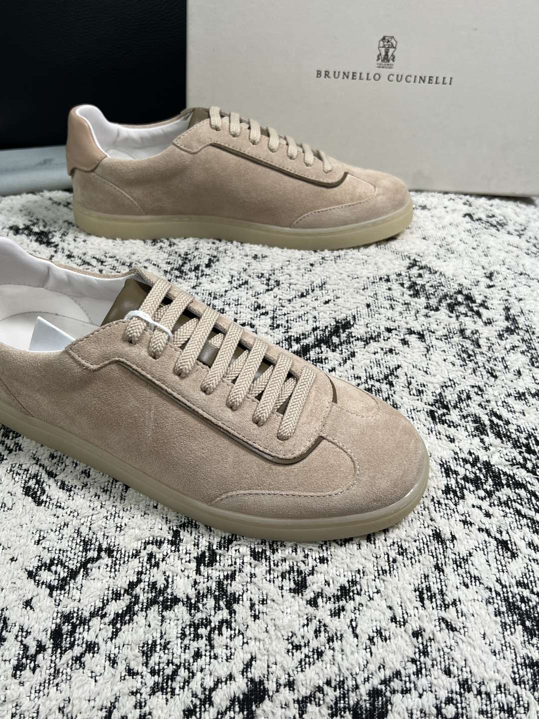 Brunello Cucinelli  高品质 顶级工艺品  BC  专柜同步原厂配置，意大利进口牛皮面料牛内里垫，高品
