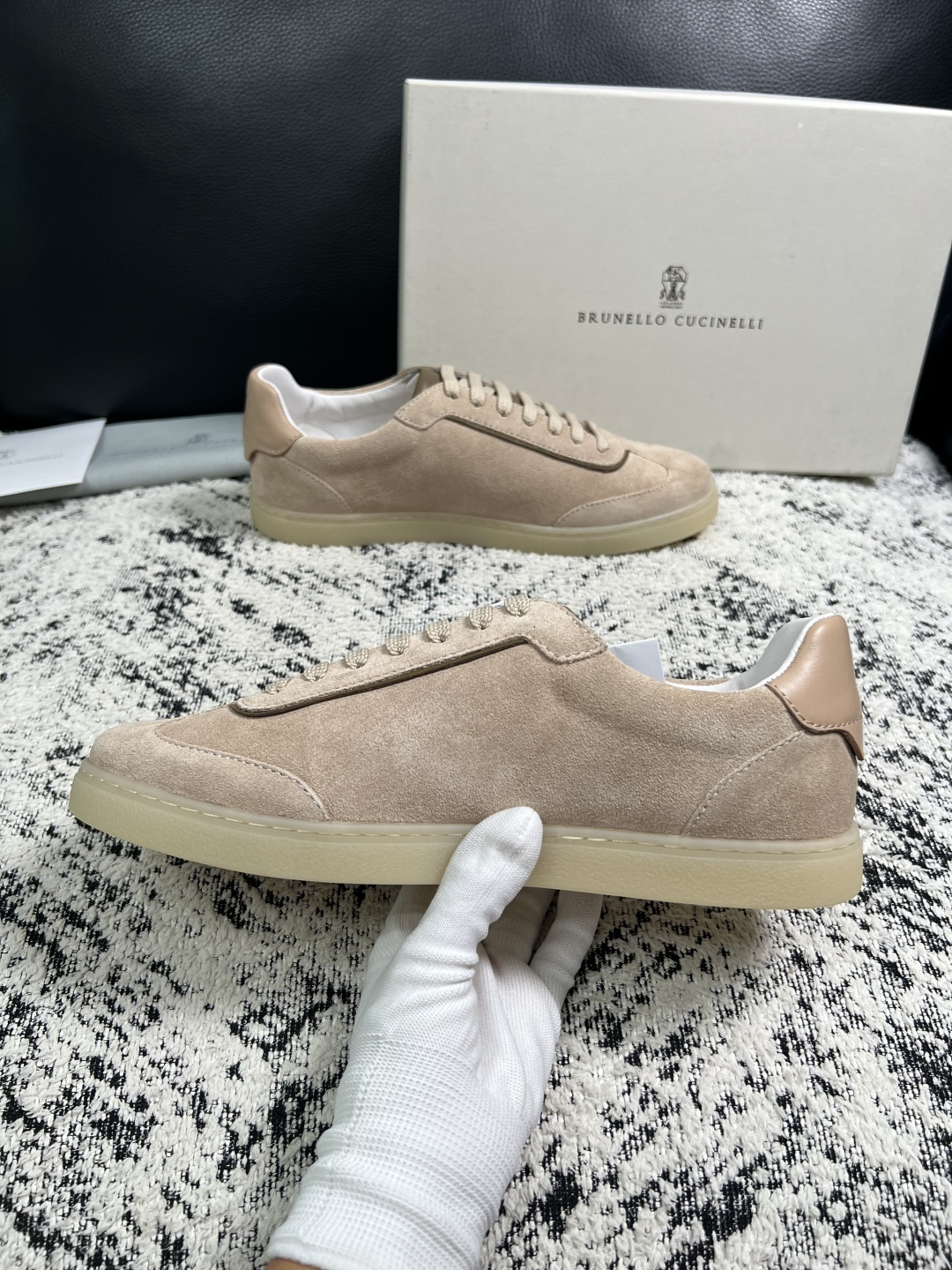 Brunello Cucinelli  高品质 顶级工艺品  BC  专柜同步原厂配置，意大利进口牛皮面料牛内里垫，高品