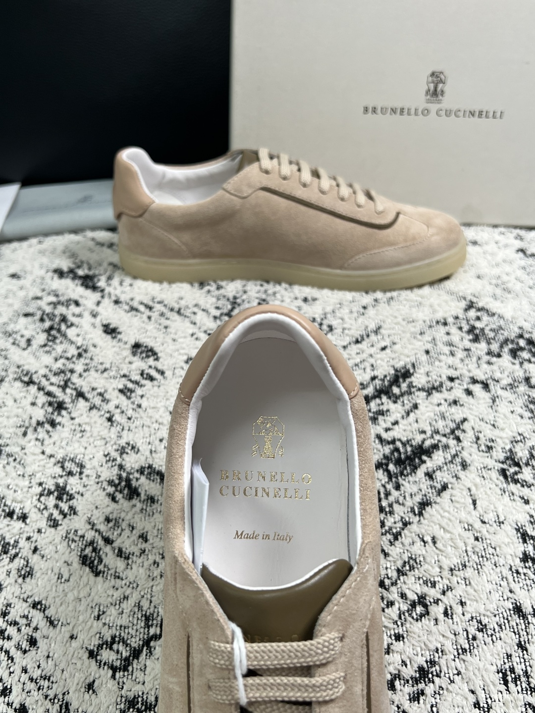 Brunello Cucinelli  高品质 顶级工艺品  BC  专柜同步原厂配置，意大利进口牛皮面料牛内里垫，高品
