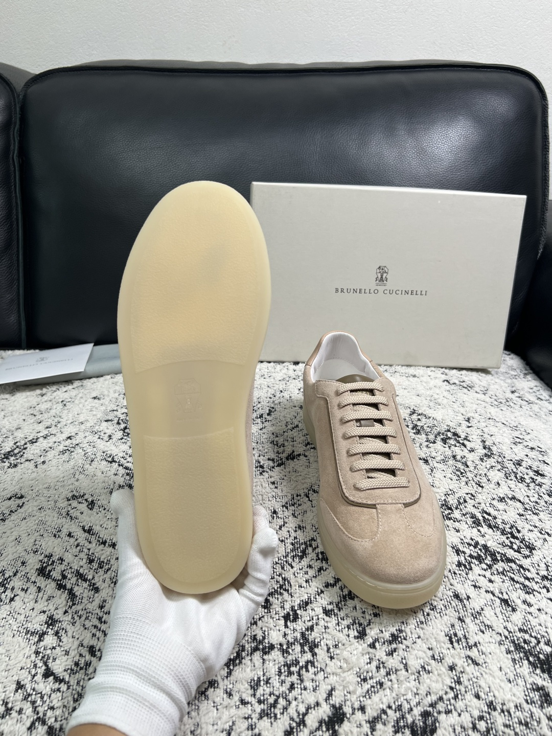 Brunello Cucinelli  高品质 顶级工艺品  BC  专柜同步原厂配置，意大利进口牛皮面料牛内里垫，高品