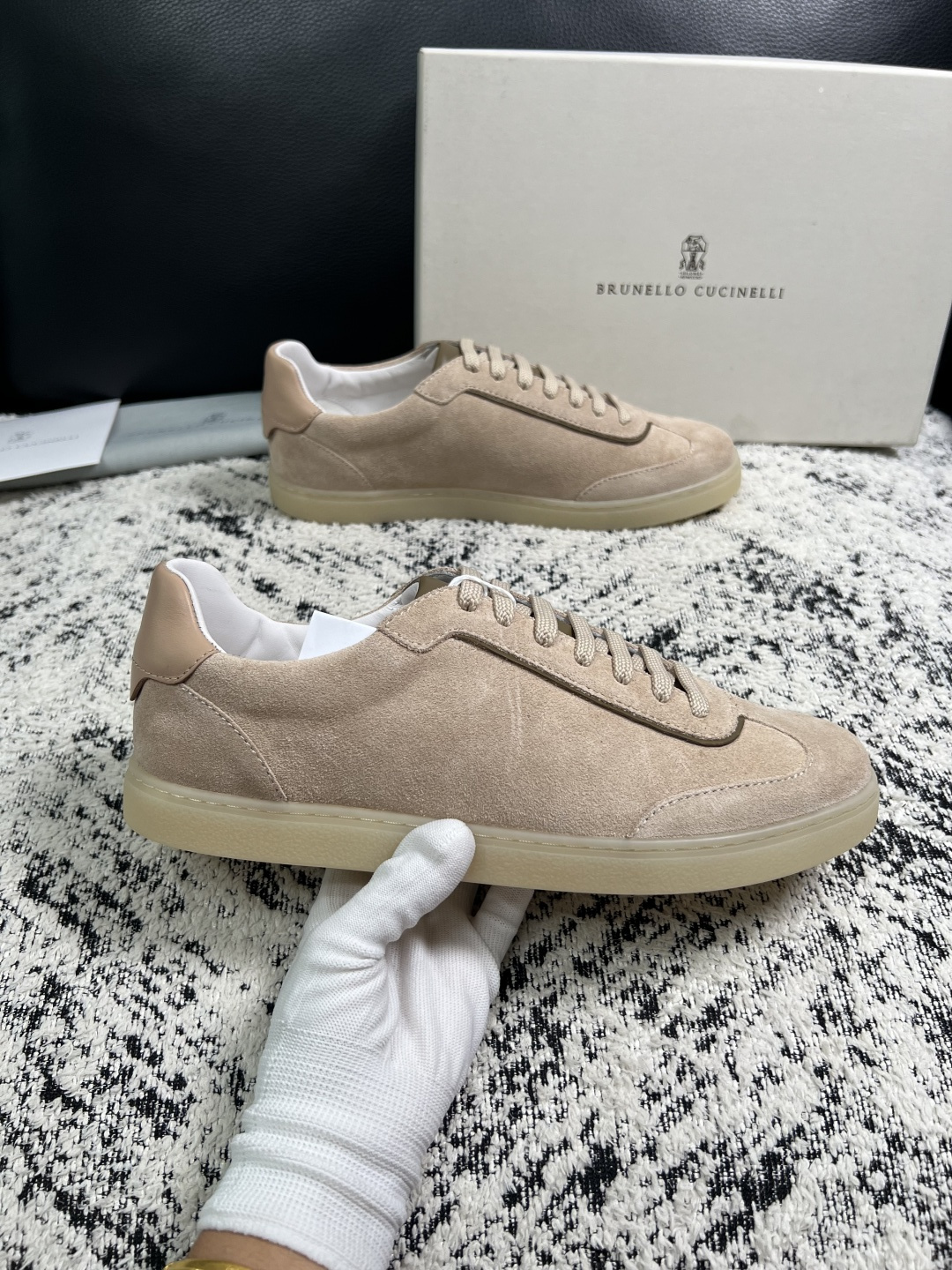 Brunello Cucinelli  高品质 顶级工艺品  BC  专柜同步原厂配置，意大利进口牛皮面料牛内里垫，高品