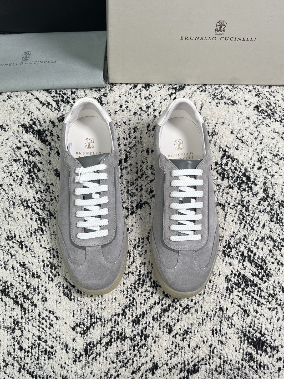 Brunello Cucinelli  高品质 顶级工艺品  BC  专柜同步原厂配置，意大利进口牛皮面料牛内里垫，高品