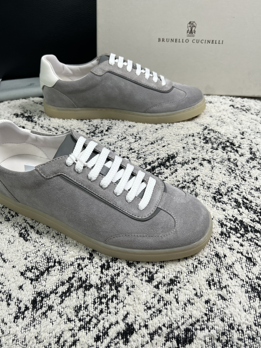 Brunello Cucinelli  高品质 顶级工艺品  BC  专柜同步原厂配置，意大利进口牛皮面料牛内里垫，高品