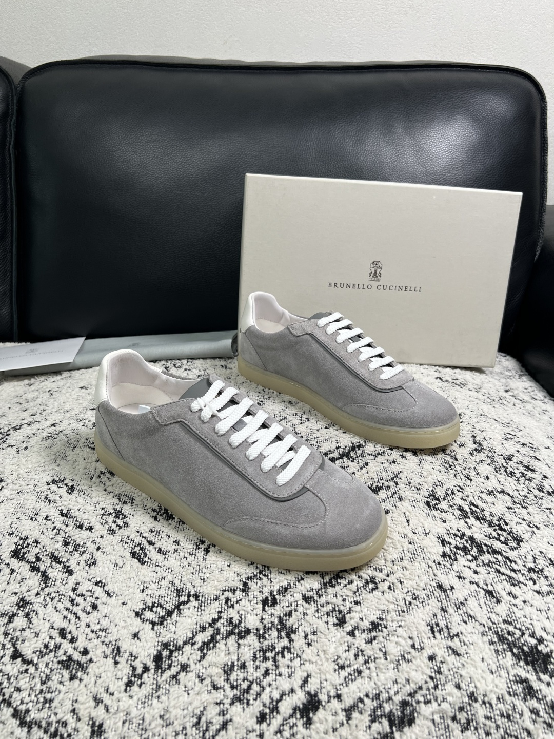 NO:955415,Brunello Cucinelli is a high-quality, top-grade handicraft. BC counters are equipped with original factory configurations. Cow leather lining imported from Italy, high-quality splicing and complex craftsmanship, breathable and comfortable. The soles are specially provided by the original factory and are super comfortable. Original factory follow-up goods, code number 39-44 (customized 45), brunello cucinelli, cowhide19860909Brunello Cucinelli 高品质 顶级工艺品 BC 专柜同步原厂配置,意大利进口牛皮面料牛内里垫,高品质拼接复杂工艺,透气舒适 鞋底原厂特供原版底超级舒适,原厂跟单货,码数 39-44(订做45 ),,brunello cucinelli,cowhide,Men's shoes
