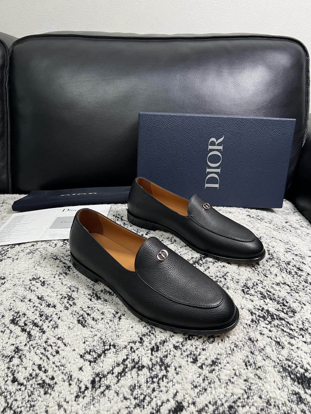 Dior  高品质  顶级工艺品  迪奥  皮鞋系列专柜同步原厂配置，意大利进口牛皮，全进口水染牛皮里垫，鞋底：原厂特供