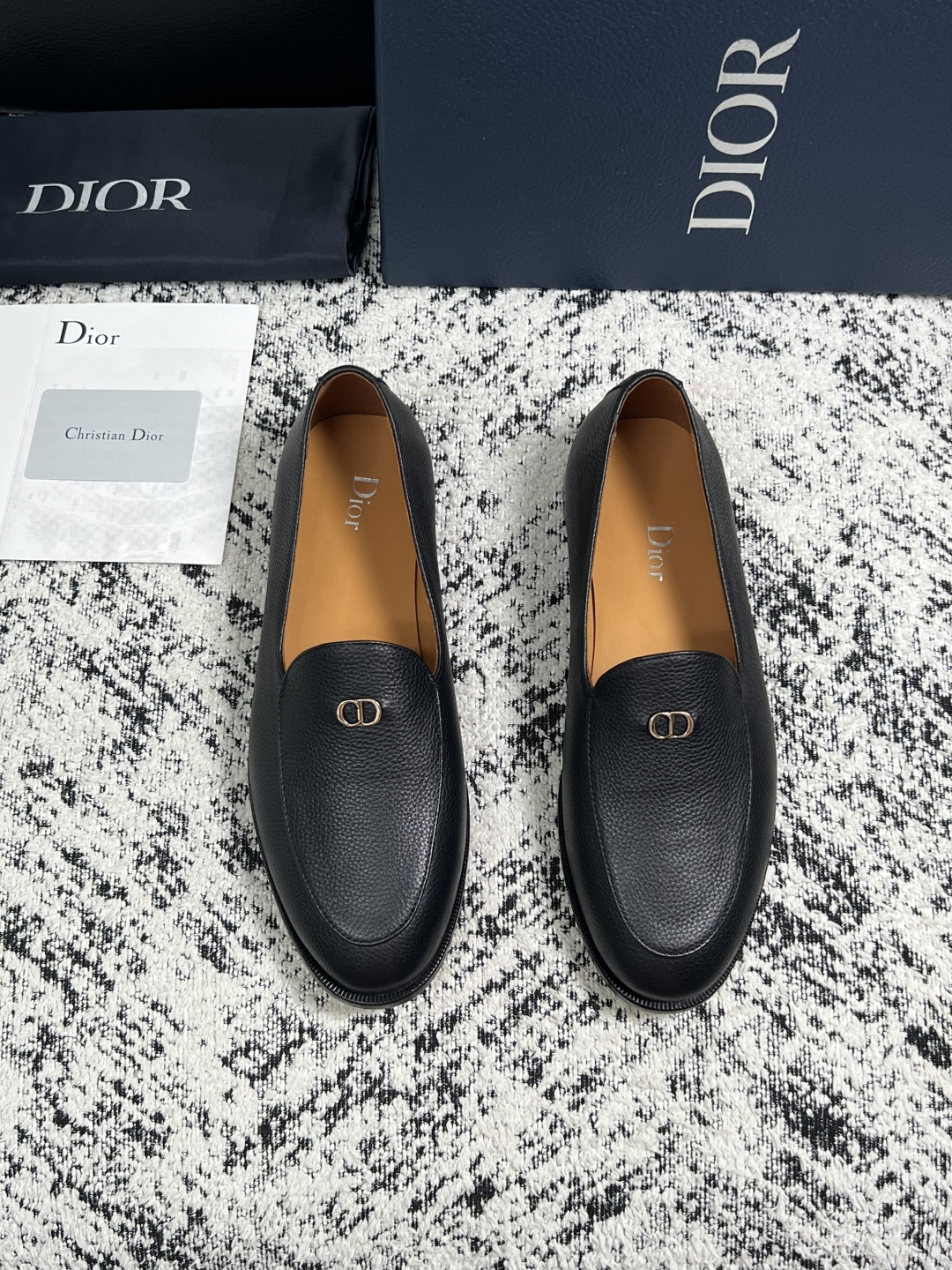 Dior  高品质  顶级工艺品  迪奥  皮鞋系列专柜同步原厂配置，意大利进口牛皮，全进口水染牛皮里垫，鞋底：原厂特供