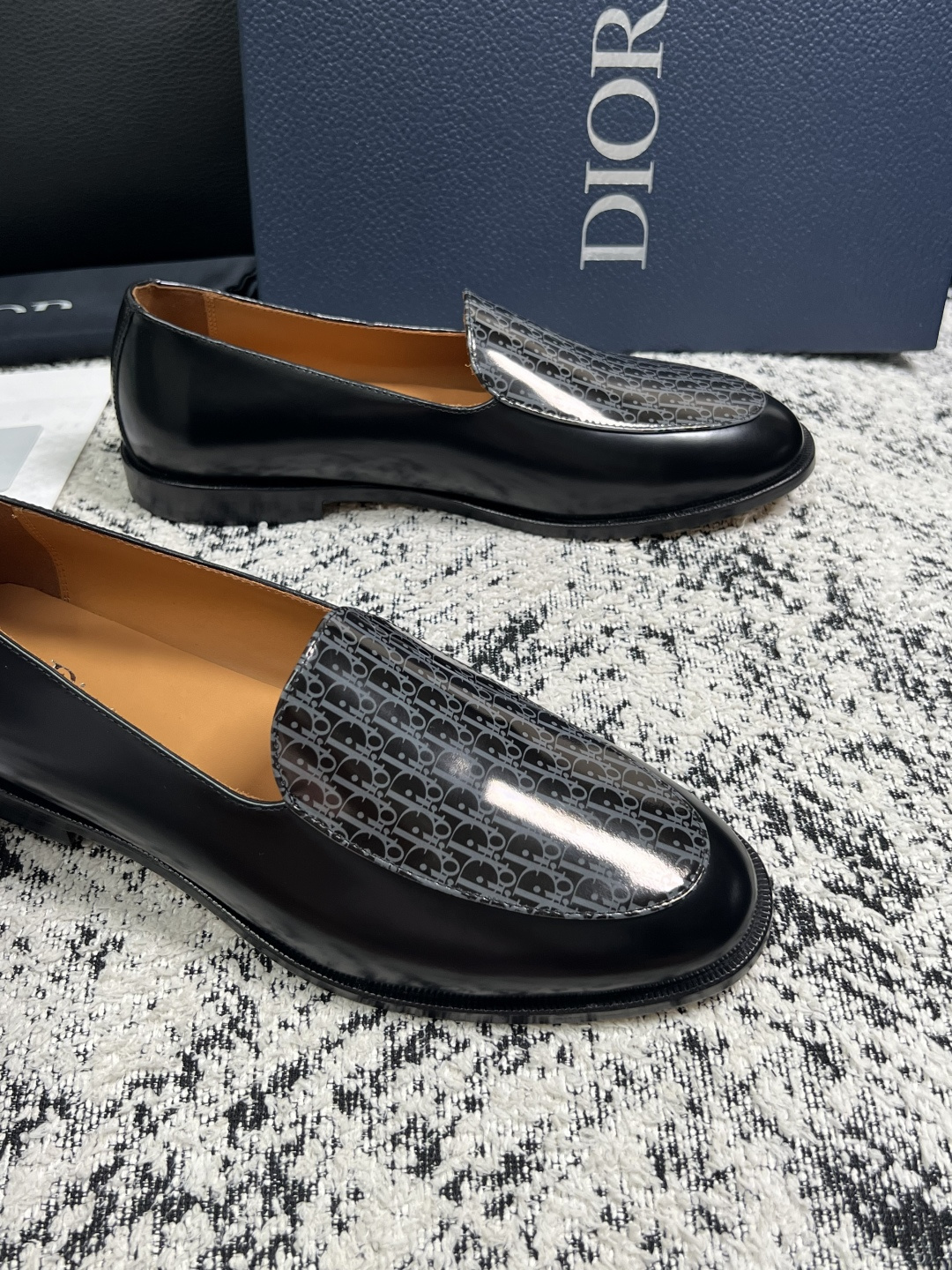 Dior  高品质  顶级工艺品  迪奥  皮鞋系列专柜同步原厂配置，意大利进口牛皮，全进口水染牛皮里垫，鞋底：原厂特供