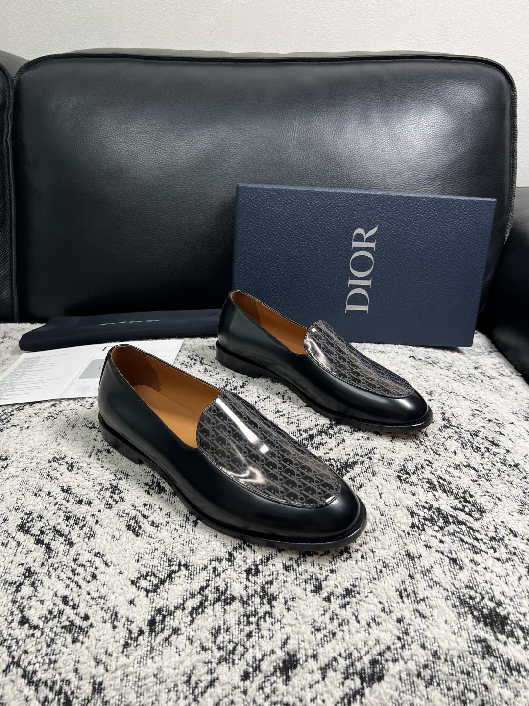 Dior  高品质  顶级工艺品  迪奥  皮鞋系列专柜同步原厂配置，意大利进口牛皮，全进口水染牛皮里垫，鞋底：原厂特供