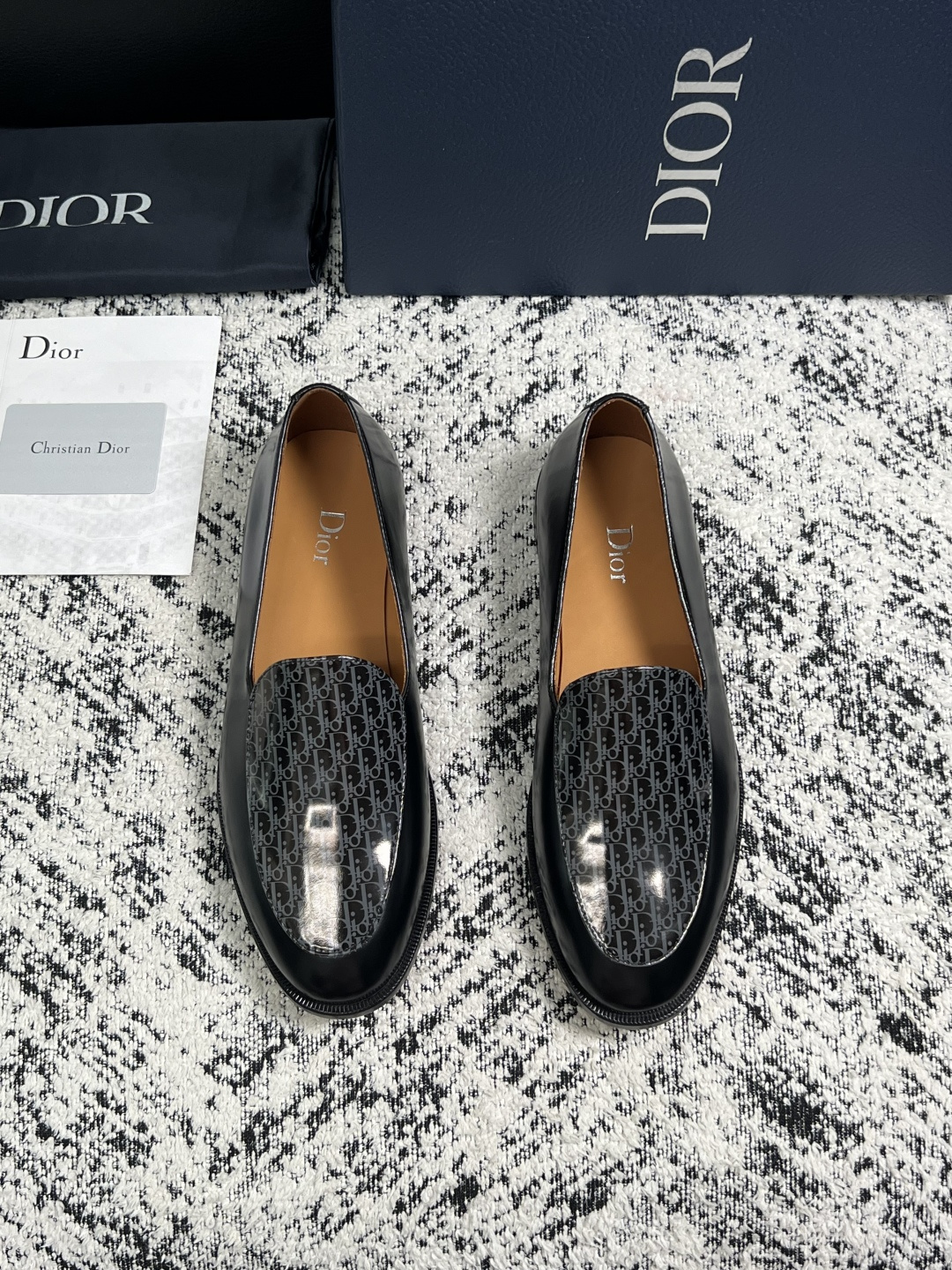 Dior  高品质  顶级工艺品  迪奥  皮鞋系列专柜同步原厂配置，意大利进口牛皮，全进口水染牛皮里垫，鞋底：原厂特供