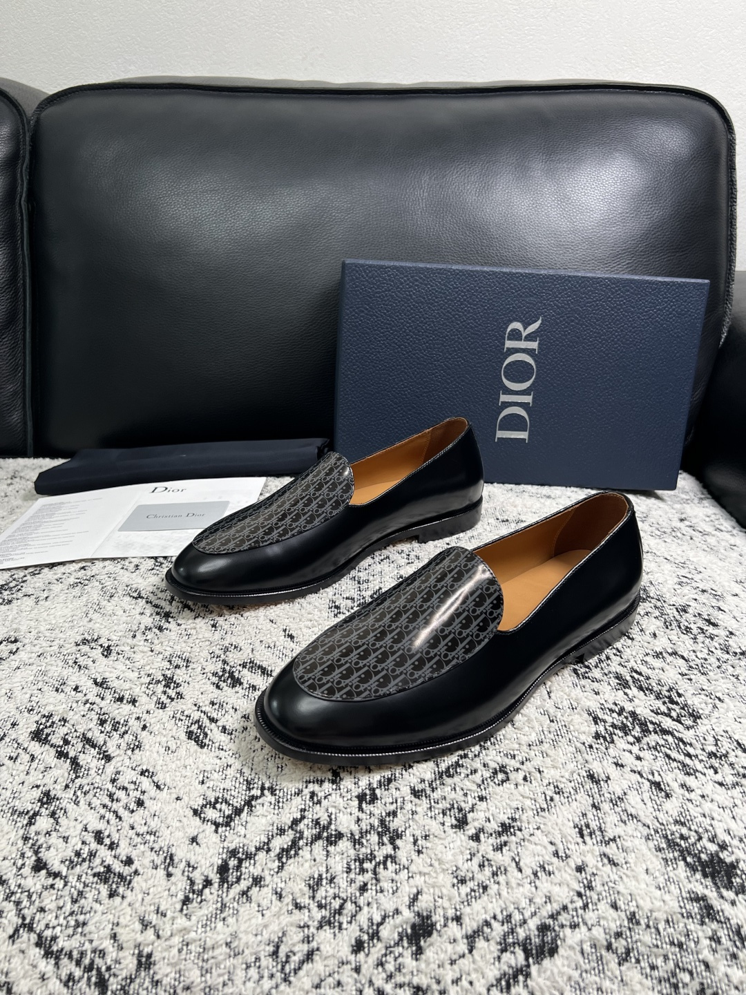 Dior  高品质  顶级工艺品  迪奥  皮鞋系列专柜同步原厂配置，意大利进口牛皮，全进口水染牛皮里垫，鞋底：原厂特供