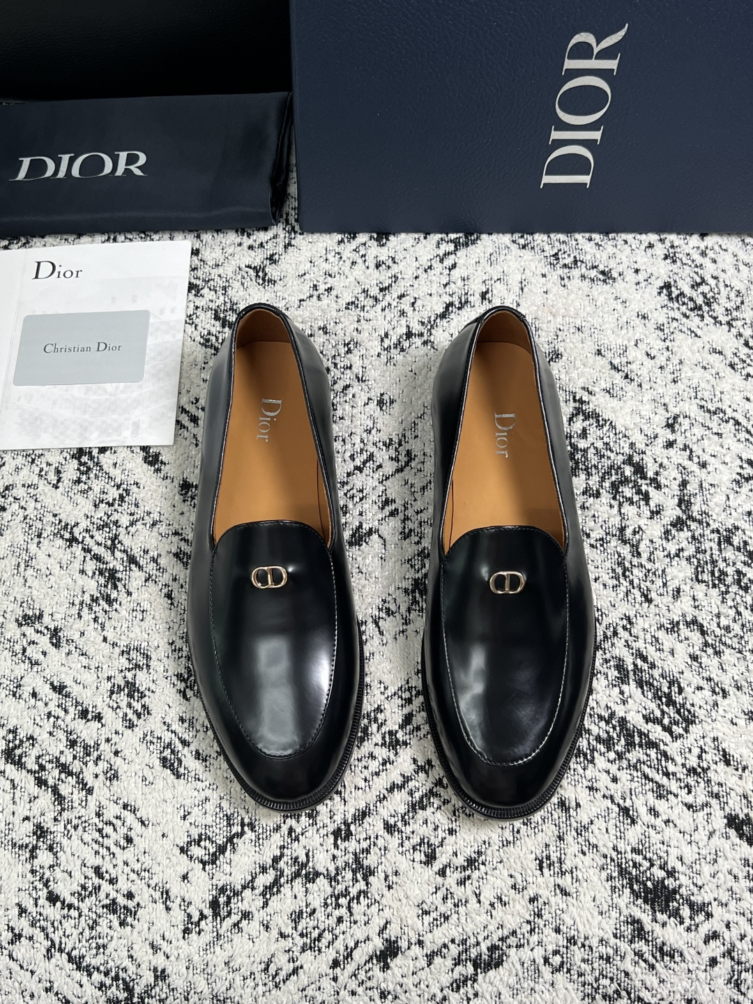 Dior  高品质  顶级工艺品  迪奥  皮鞋系列专柜同步原厂配置，意大利进口牛皮，全进口水染牛皮里垫，鞋底：原厂特供