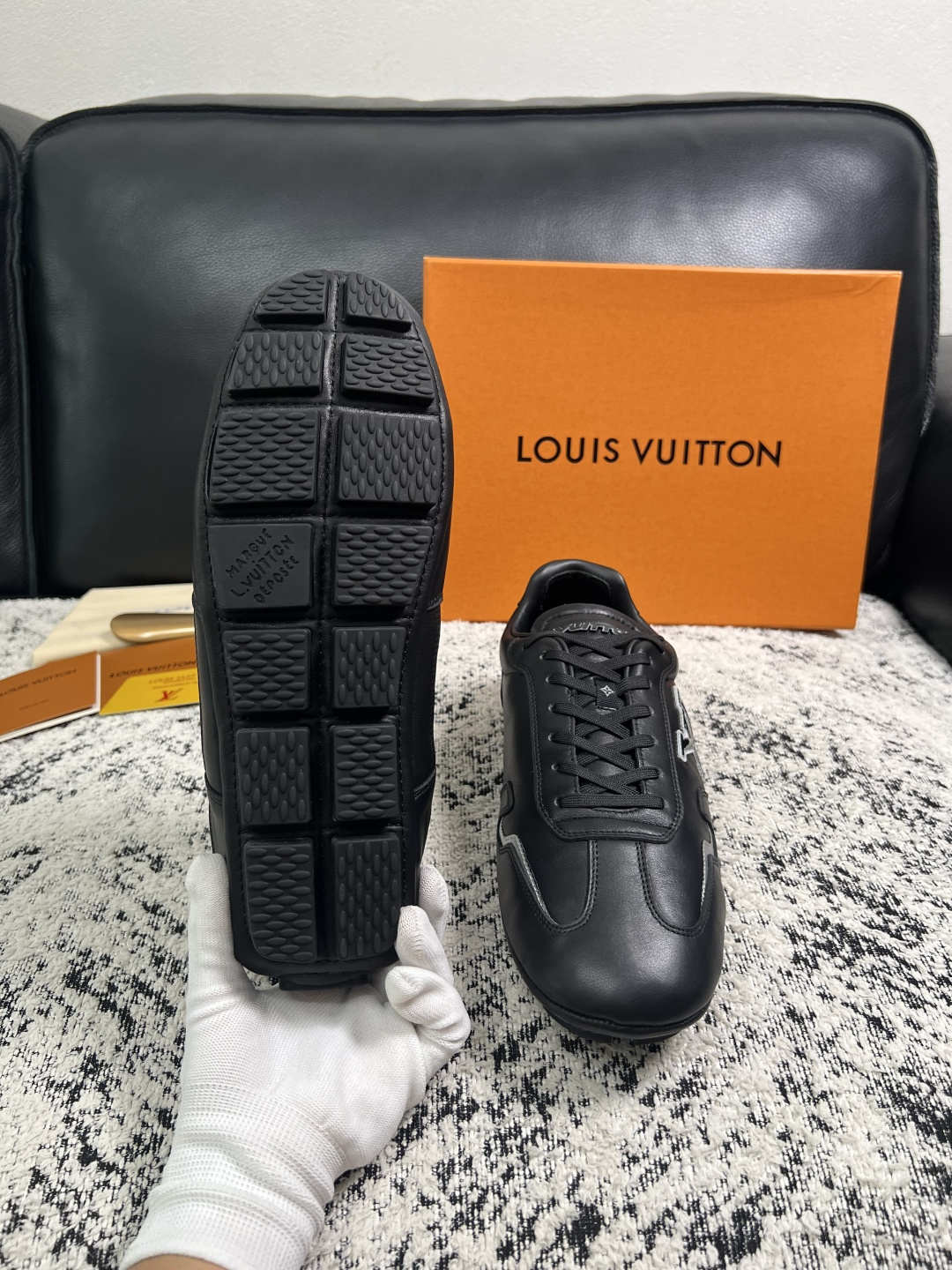 Lv  高品质  顶级工艺品  路易威登，运动板鞋专柜同步，鞋面意大利进口，高品质拼接缤纷色彩复杂工艺品，进口牛皮里垫柔