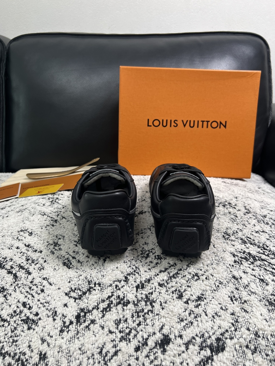 Lv  高品质  顶级工艺品  路易威登，运动板鞋专柜同步，鞋面意大利进口，高品质拼接缤纷色彩复杂工艺品，进口牛皮里垫柔